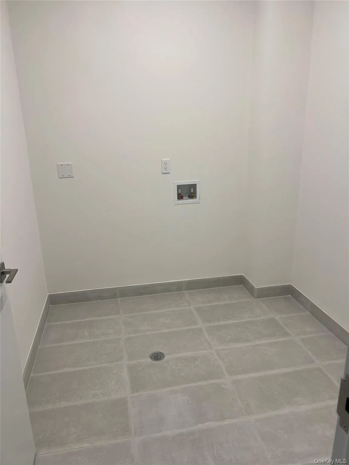 518 Thatford Avenue, New York, NY, 4 Bedrooms Bedrooms, 6 Rooms Rooms,1 BathroomBathrooms,Residential Lease,For Rent,Thatford,0,978485 518 Thatford Avenue, New York, NY, 4 Bedrooms Bedrooms, 6 Rooms Rooms,1 BathroomBathrooms,Residential Lease,For Rent,Thatford,0,978485