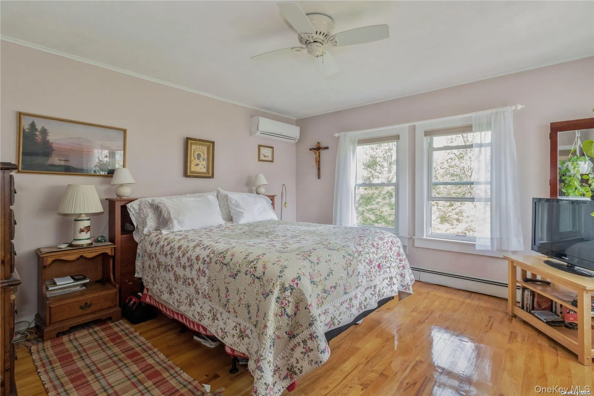 Primary features breathtaking sunrises over Southold Bay Primary features breathtaking sunrises over Southold Bay