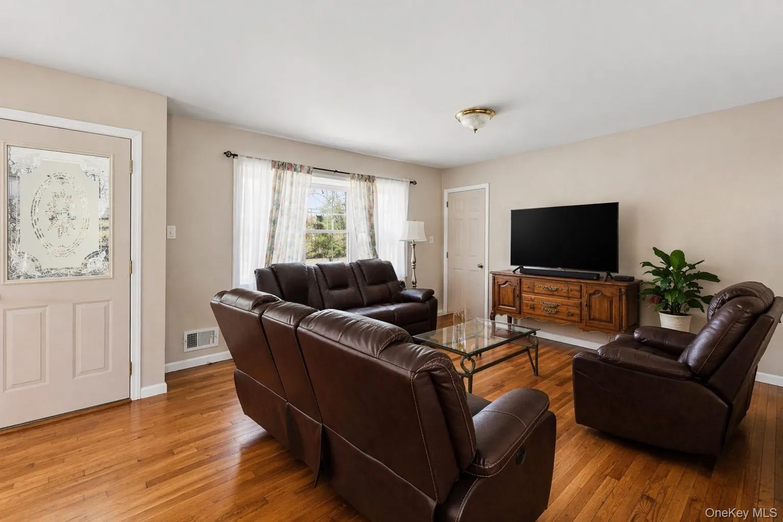 44 Howells Avenue, Brookhaven, NY, 5 Bedrooms Bedrooms, 10 Rooms Rooms,4 BathroomsBathrooms,Residential,For Rent,Howells,0,978494 44 Howells Avenue, Brookhaven, NY, 5 Bedrooms Bedrooms, 10 Rooms Rooms,4 BathroomsBathrooms,Residential,For Rent,Howells,0,978494