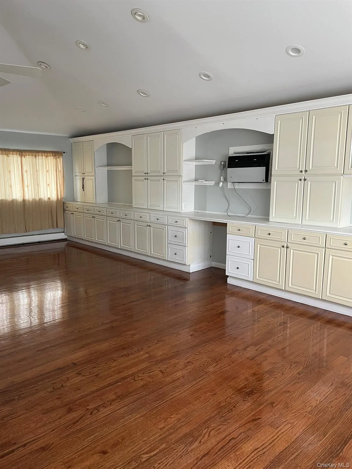 7 Motor Lane, Oyster Bay, NY, 3 Bedrooms Bedrooms, 6 Rooms Rooms,1 BathroomBathrooms,Residential Lease,For Rent,Motor,0,978515 7 Motor Lane, Oyster Bay, NY, 3 Bedrooms Bedrooms, 6 Rooms Rooms,1 BathroomBathrooms,Residential Lease,For Rent,Motor,0,978515