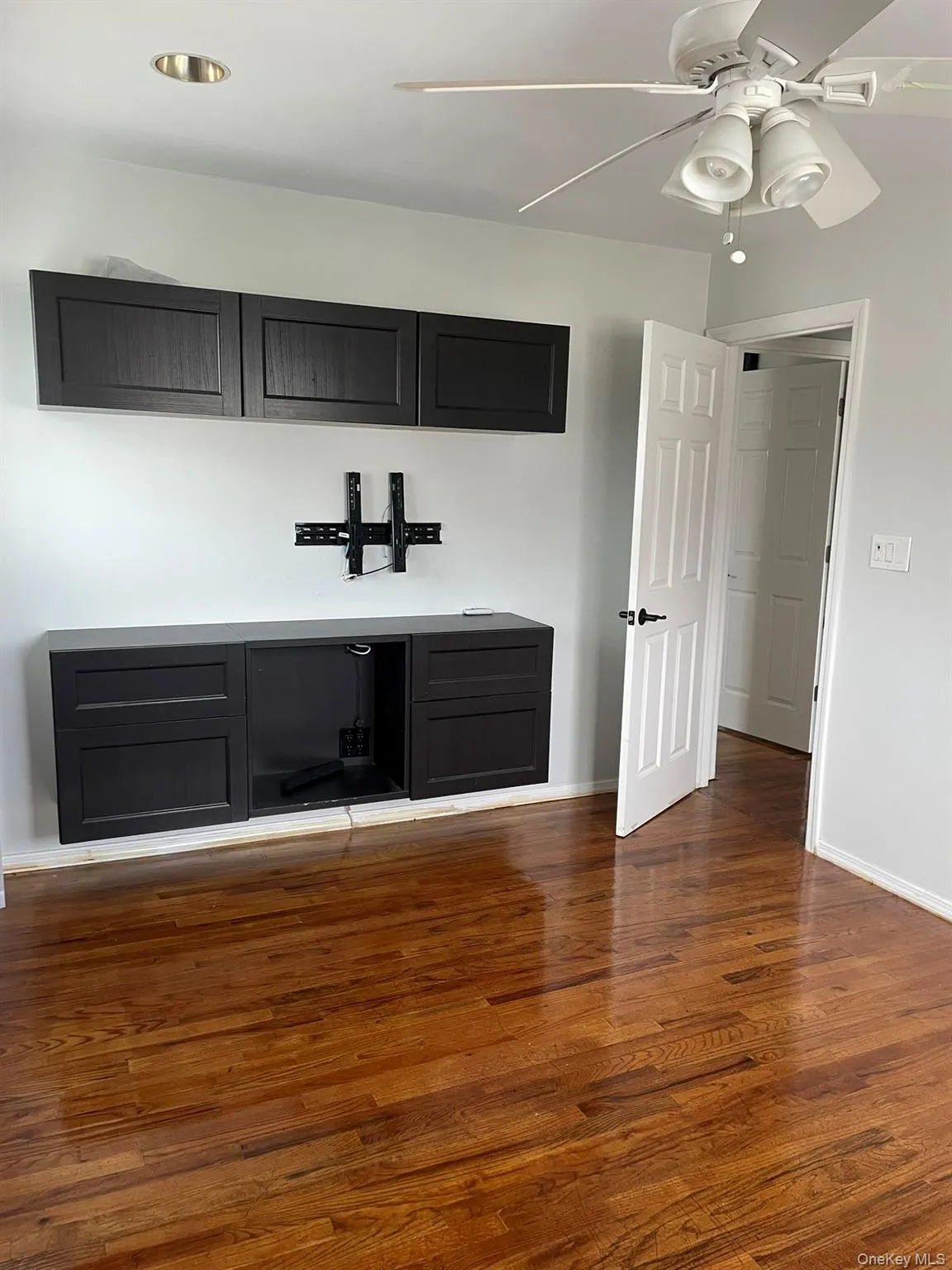 7 Motor Lane, Oyster Bay, NY, 3 Bedrooms Bedrooms, 6 Rooms Rooms,1 BathroomBathrooms,Residential Lease,For Rent,Motor,0,978515 7 Motor Lane, Oyster Bay, NY, 3 Bedrooms Bedrooms, 6 Rooms Rooms,1 BathroomBathrooms,Residential Lease,For Rent,Motor,0,978515