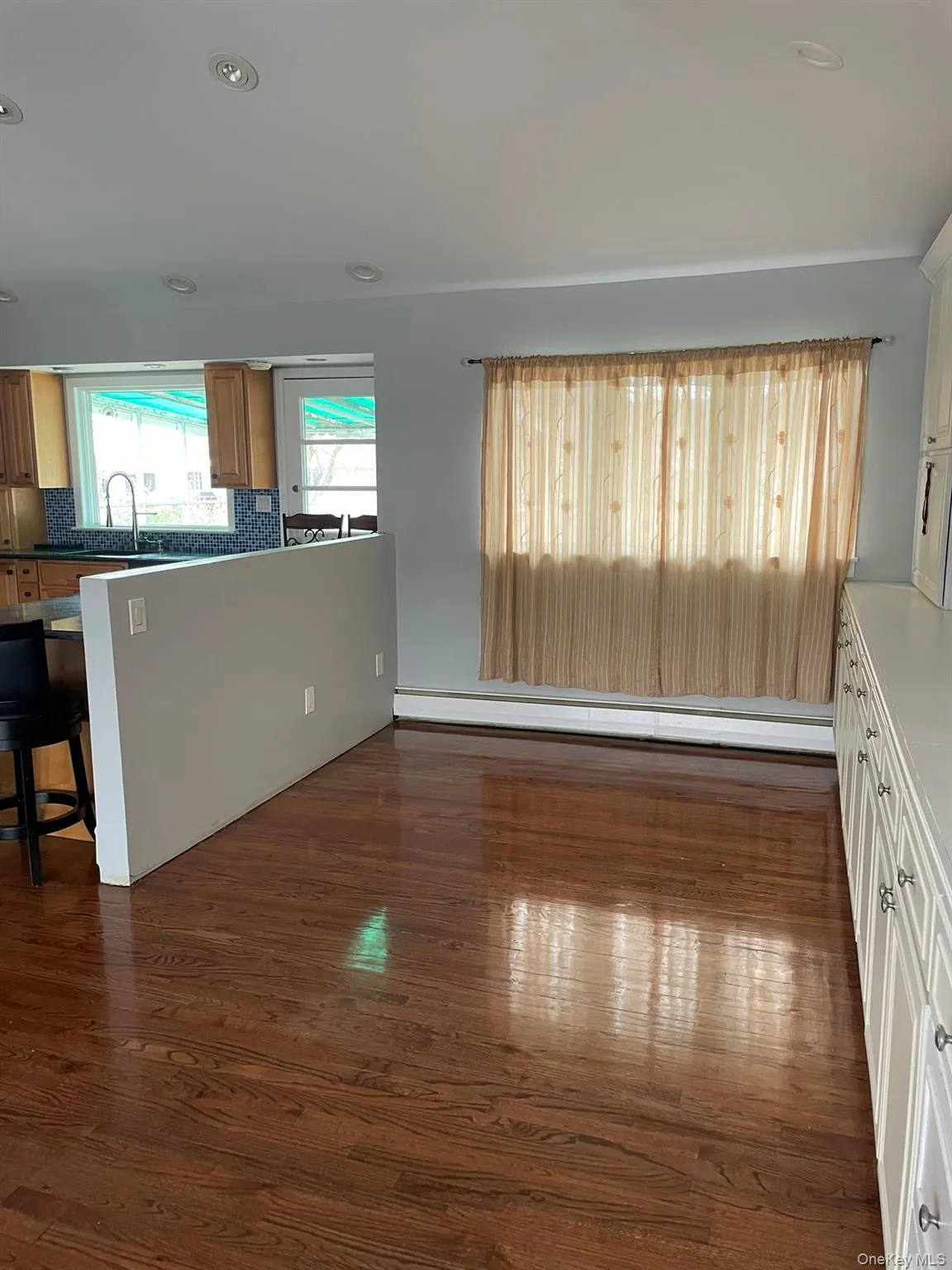 7 Motor Lane, Oyster Bay, NY, 3 Bedrooms Bedrooms, 6 Rooms Rooms,1 BathroomBathrooms,Residential Lease,For Rent,Motor,0,978515 7 Motor Lane, Oyster Bay, NY, 3 Bedrooms Bedrooms, 6 Rooms Rooms,1 BathroomBathrooms,Residential Lease,For Rent,Motor,0,978515