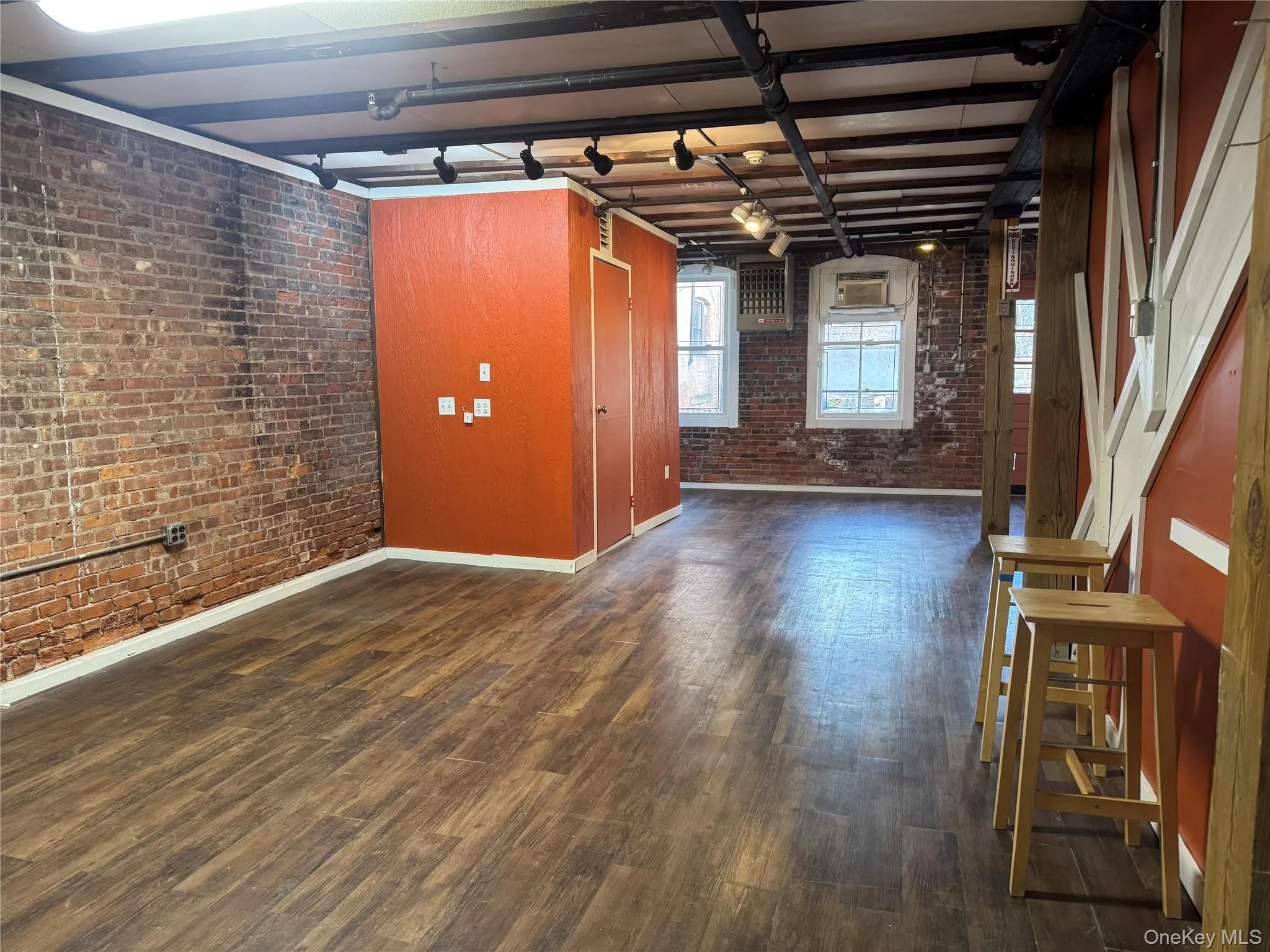 exposed brick, forced air heat, exposed brick, forced air heat,