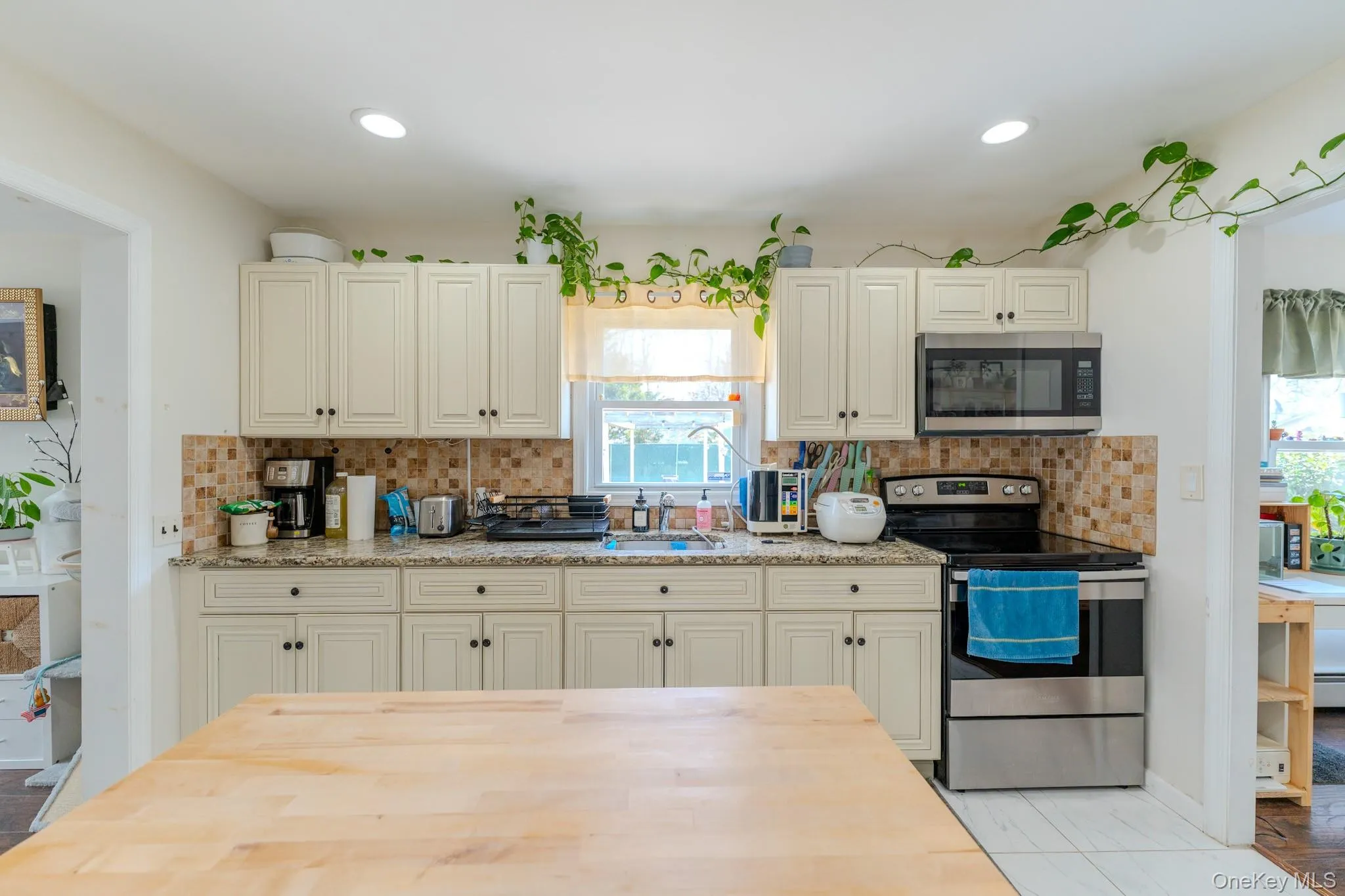 33 Manor Drive, Brookhaven, NY, 3 Bedrooms Bedrooms, 8 Rooms Rooms,1 BathroomBathrooms,Residential,For Rent,Manor,0,978553 33 Manor Drive, Brookhaven, NY, 3 Bedrooms Bedrooms, 8 Rooms Rooms,1 BathroomBathrooms,Residential,For Rent,Manor,0,978553