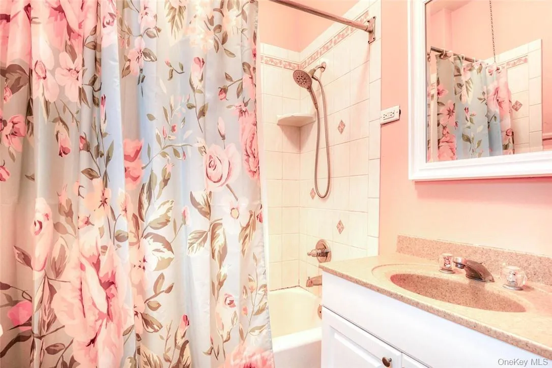 25 Maple Avenue, Warwick (town), NY, 3 Rooms Rooms,1 BathroomBathrooms,Residential Lease,For Rent,Maple,0,978599 25 Maple Avenue, Warwick (town), NY, 3 Rooms Rooms,1 BathroomBathrooms,Residential Lease,For Rent,Maple,0,978599