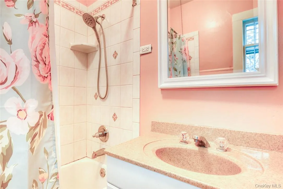 25 Maple Avenue, Warwick (town), NY, 3 Rooms Rooms,1 BathroomBathrooms,Residential Lease,For Rent,Maple,0,978599 25 Maple Avenue, Warwick (town), NY, 3 Rooms Rooms,1 BathroomBathrooms,Residential Lease,For Rent,Maple,0,978599