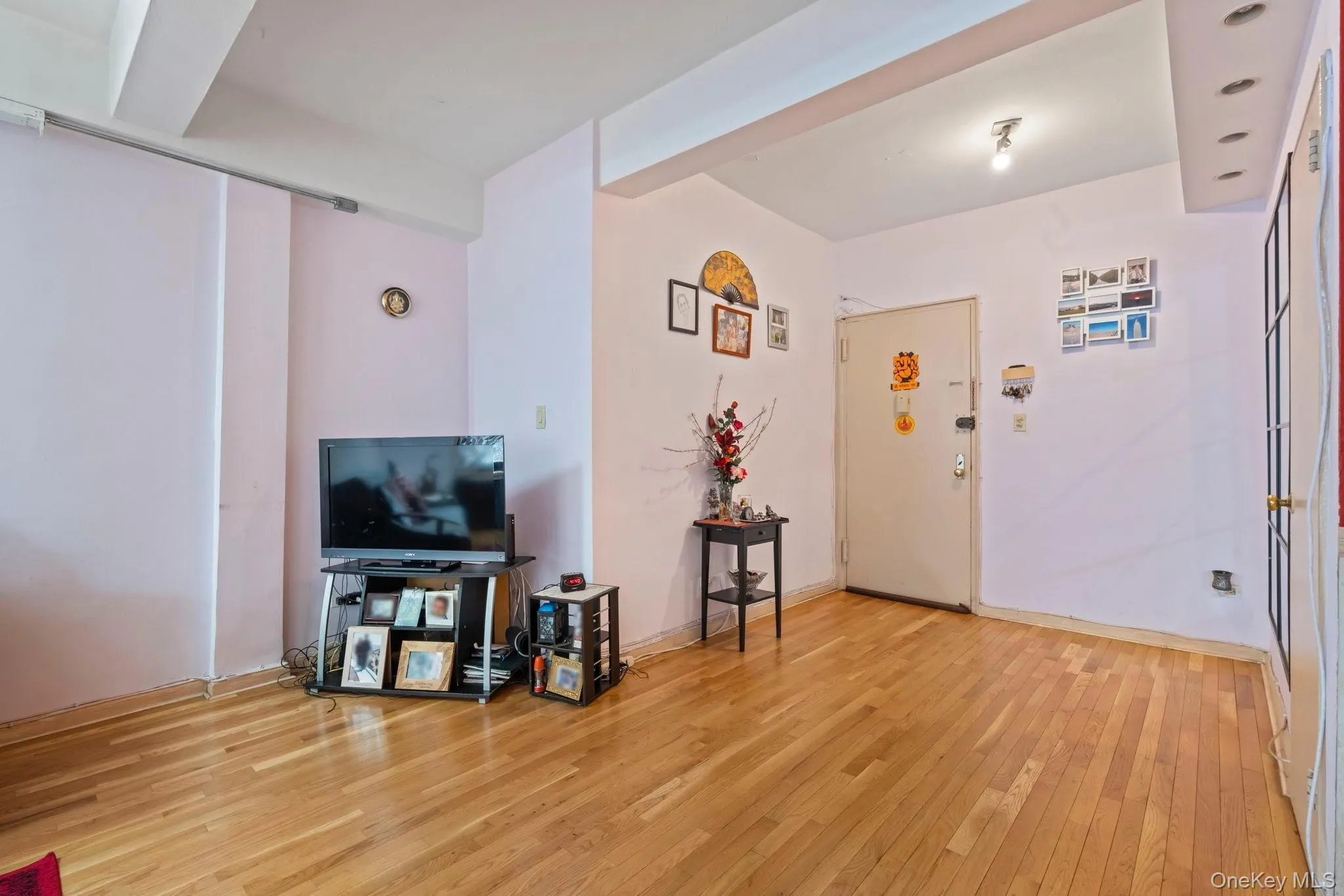 139-15 83rd Avenue, New York, NY, 1 Bedroom Bedrooms, 3 Rooms Rooms,1 BathroomBathrooms,Residential,For Rent,83rd,0,978614 139-15 83rd Avenue, New York, NY, 1 Bedroom Bedrooms, 3 Rooms Rooms,1 BathroomBathrooms,Residential,For Rent,83rd,0,978614
