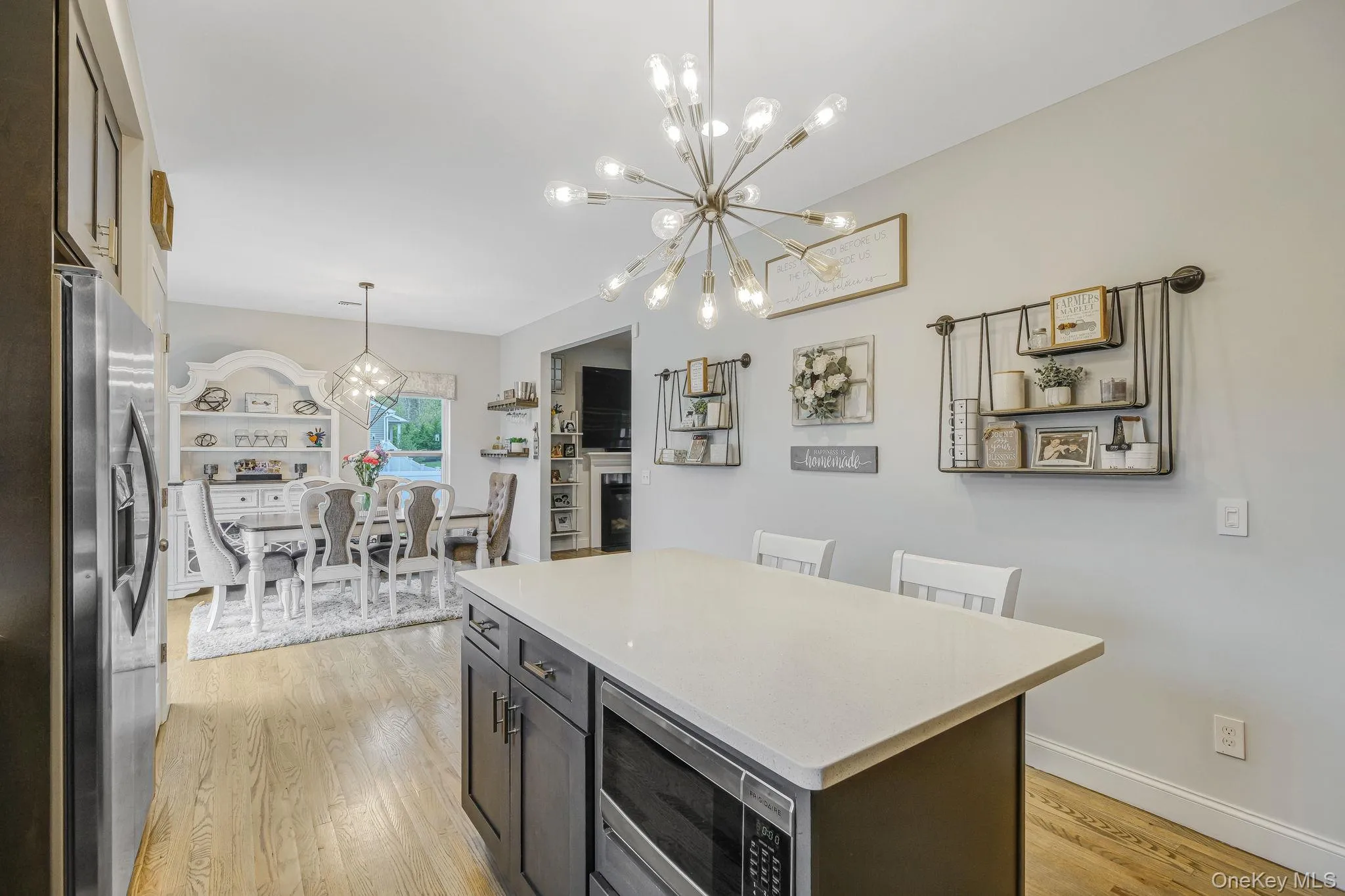 EIK with SS Appliances, Gas Cooking, Quartz Countertops, Deep Farm Sink, Pantry EIK with SS Appliances, Gas Cooking, Quartz Countertops, Deep Farm Sink, Pantry