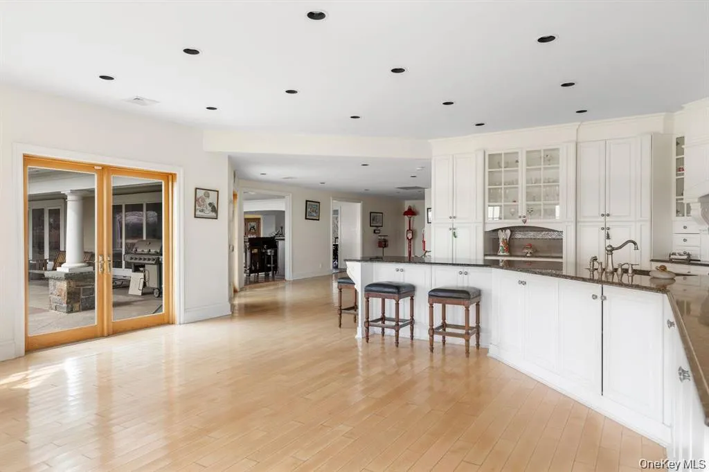 33 Beach Road, Huntington, NY, 6 Bedrooms Bedrooms, 15 Rooms Rooms,4 BathroomsBathrooms,Residential,For Rent,Beach,0,978627 33 Beach Road, Huntington, NY, 6 Bedrooms Bedrooms, 15 Rooms Rooms,4 BathroomsBathrooms,Residential,For Rent,Beach,0,978627