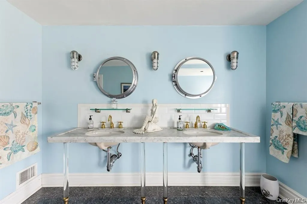 33 Beach Road, Huntington, NY, 6 Bedrooms Bedrooms, 15 Rooms Rooms,4 BathroomsBathrooms,Residential,For Rent,Beach,0,978627 33 Beach Road, Huntington, NY, 6 Bedrooms Bedrooms, 15 Rooms Rooms,4 BathroomsBathrooms,Residential,For Rent,Beach,0,978627