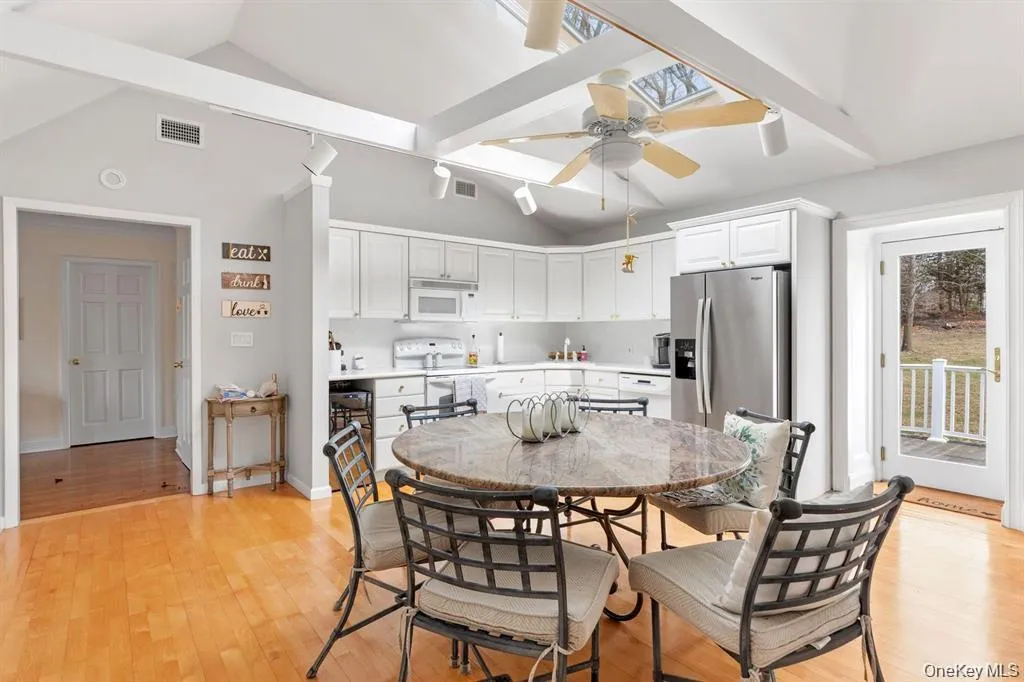 33 Beach Road, Huntington, NY, 6 Bedrooms Bedrooms, 15 Rooms Rooms,4 BathroomsBathrooms,Residential,For Rent,Beach,0,978627 33 Beach Road, Huntington, NY, 6 Bedrooms Bedrooms, 15 Rooms Rooms,4 BathroomsBathrooms,Residential,For Rent,Beach,0,978627