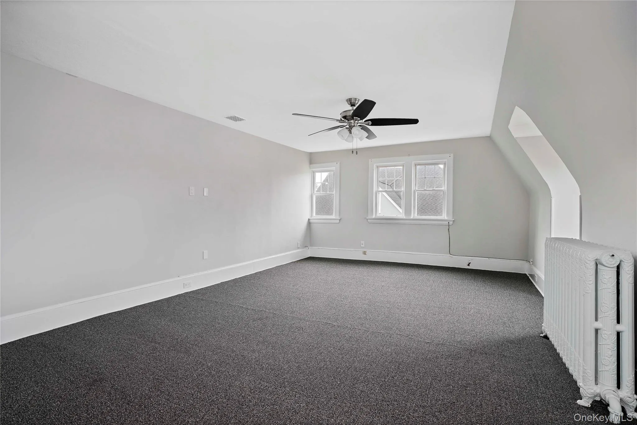 Huge Living Room With Ceiling Fan Huge Living Room With Ceiling Fan