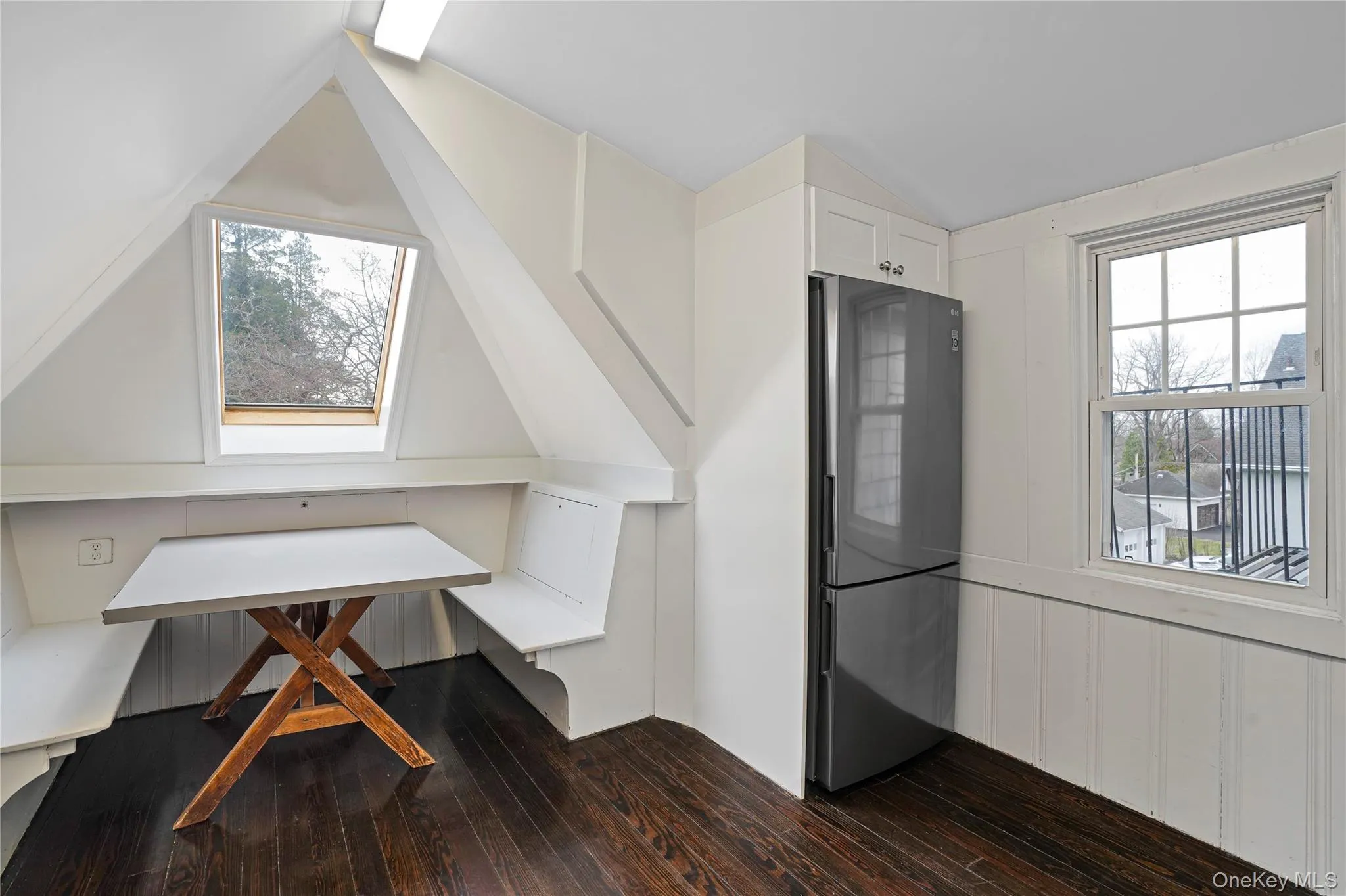 Beautiful Skylight Kitchen With Built-In Banquette Beautiful Skylight Kitchen With Built-In Banquette