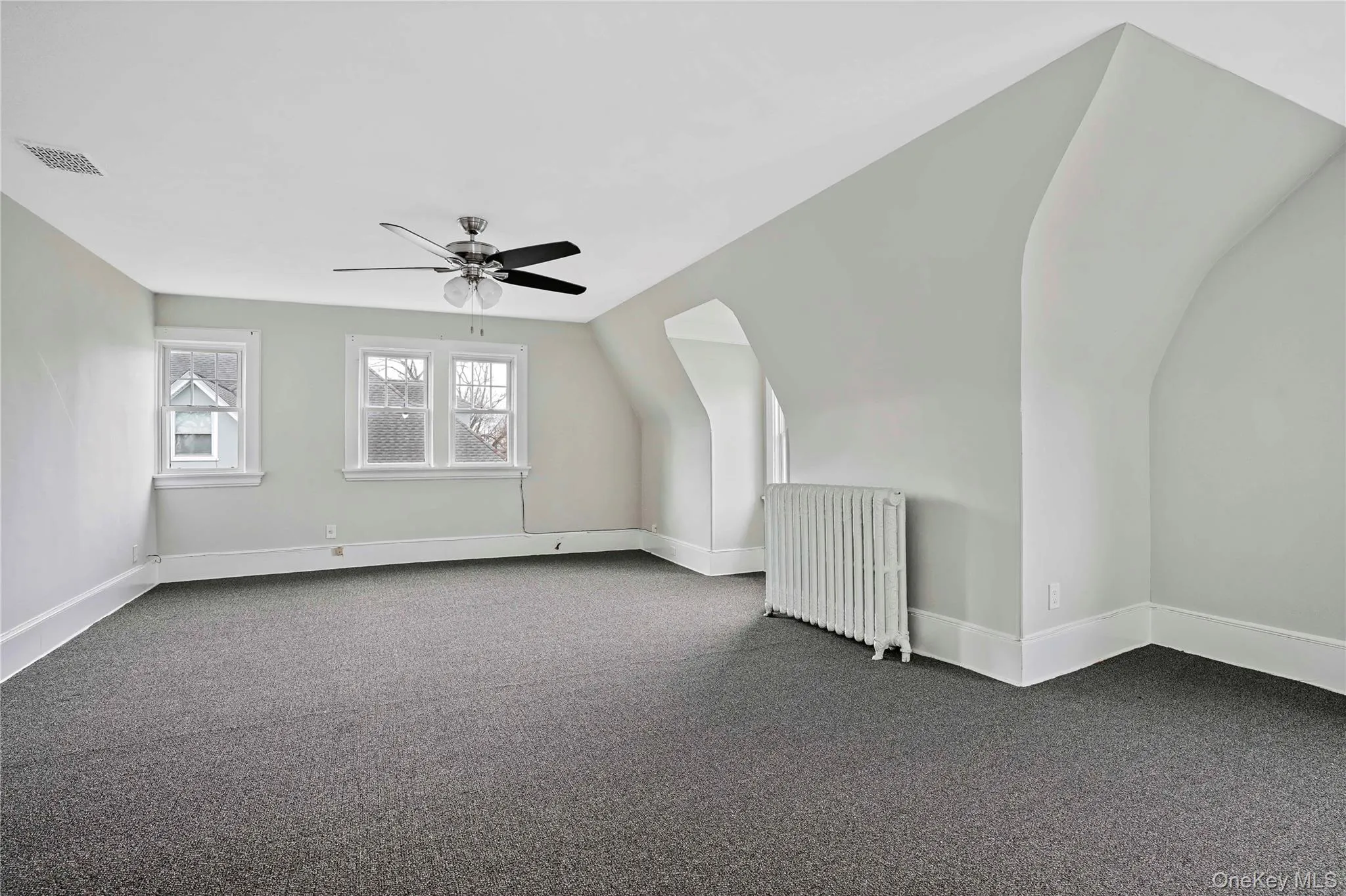 Huge Living Room With Ceiling Fan Huge Living Room With Ceiling Fan