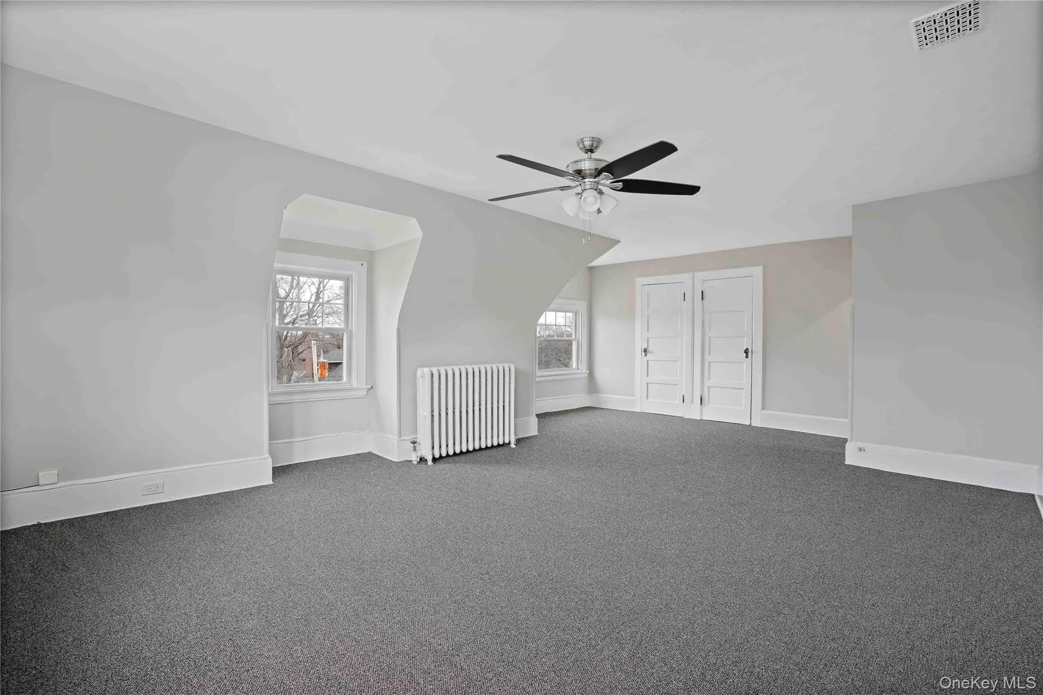 Huge Living Room With Ceiling Fan Huge Living Room With Ceiling Fan