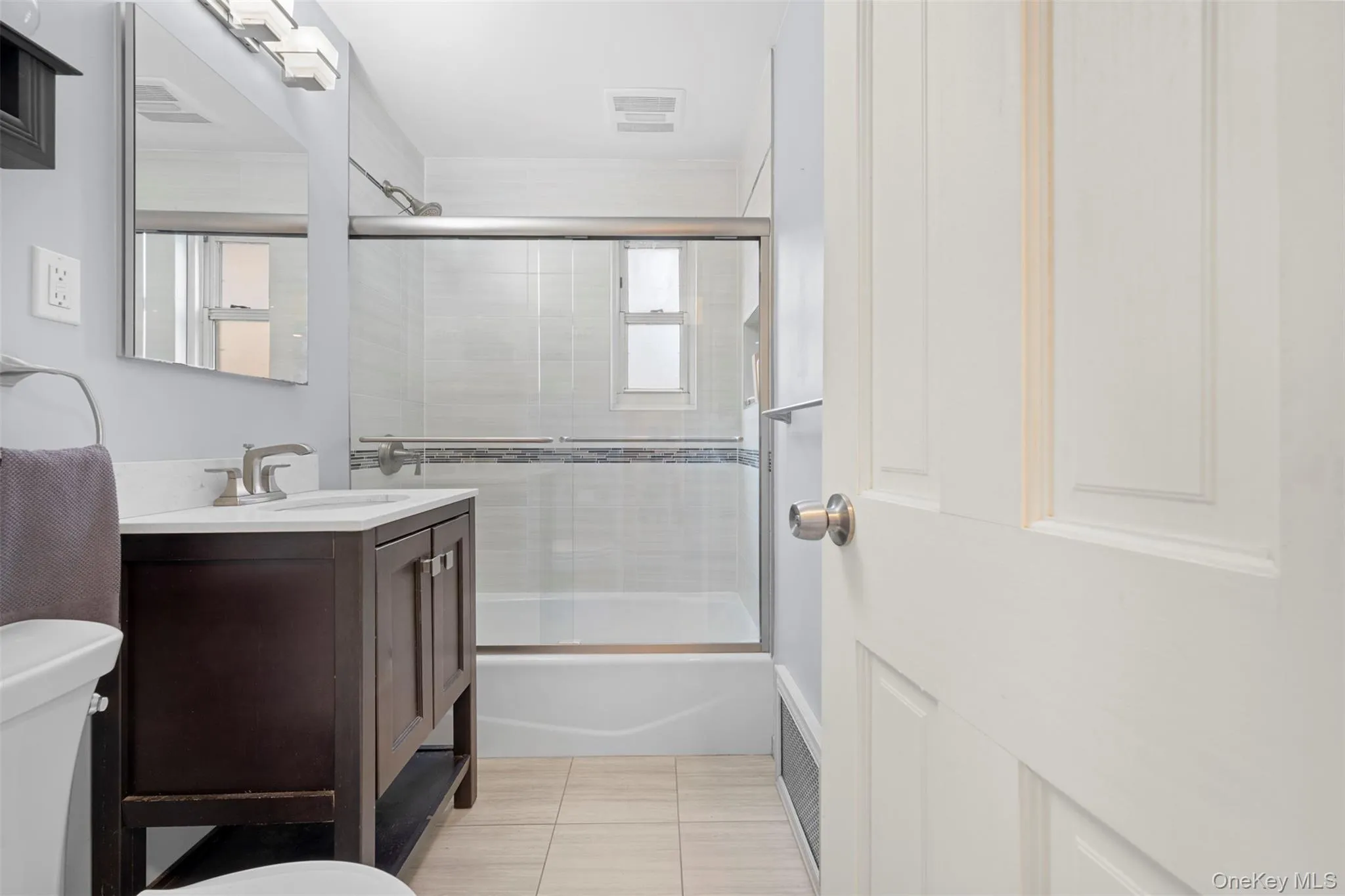 253-12 60th Avenue, New York, NY, 1 Bedroom Bedrooms, 4 Rooms Rooms,1 BathroomBathrooms,Residential,For Rent,60th,0,978711 253-12 60th Avenue, New York, NY, 1 Bedroom Bedrooms, 4 Rooms Rooms,1 BathroomBathrooms,Residential,For Rent,60th,0,978711