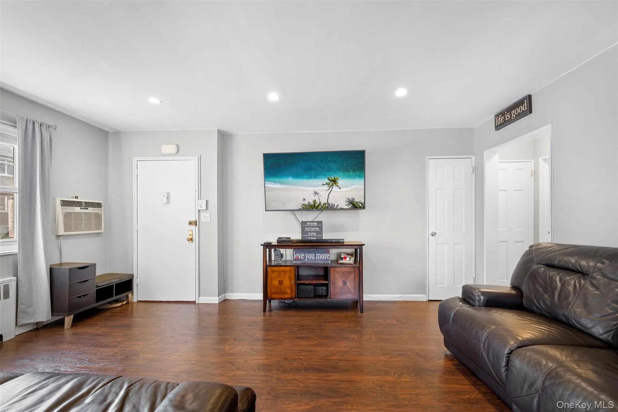 253-12 60th Avenue, New York, NY, 1 Bedroom Bedrooms, 4 Rooms Rooms,1 BathroomBathrooms,Residential,For Rent,60th,0,978711 253-12 60th Avenue, New York, NY, 1 Bedroom Bedrooms, 4 Rooms Rooms,1 BathroomBathrooms,Residential,For Rent,60th,0,978711
