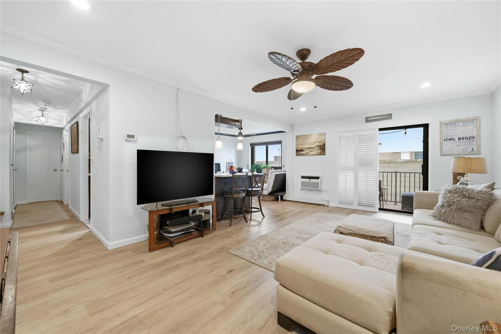 Living area featuring crown molding, light wood finished floors, recessed lighting, and ceiling fan Living area featuring crown molding, light wood finished floors, recessed lighting, and ceiling fan