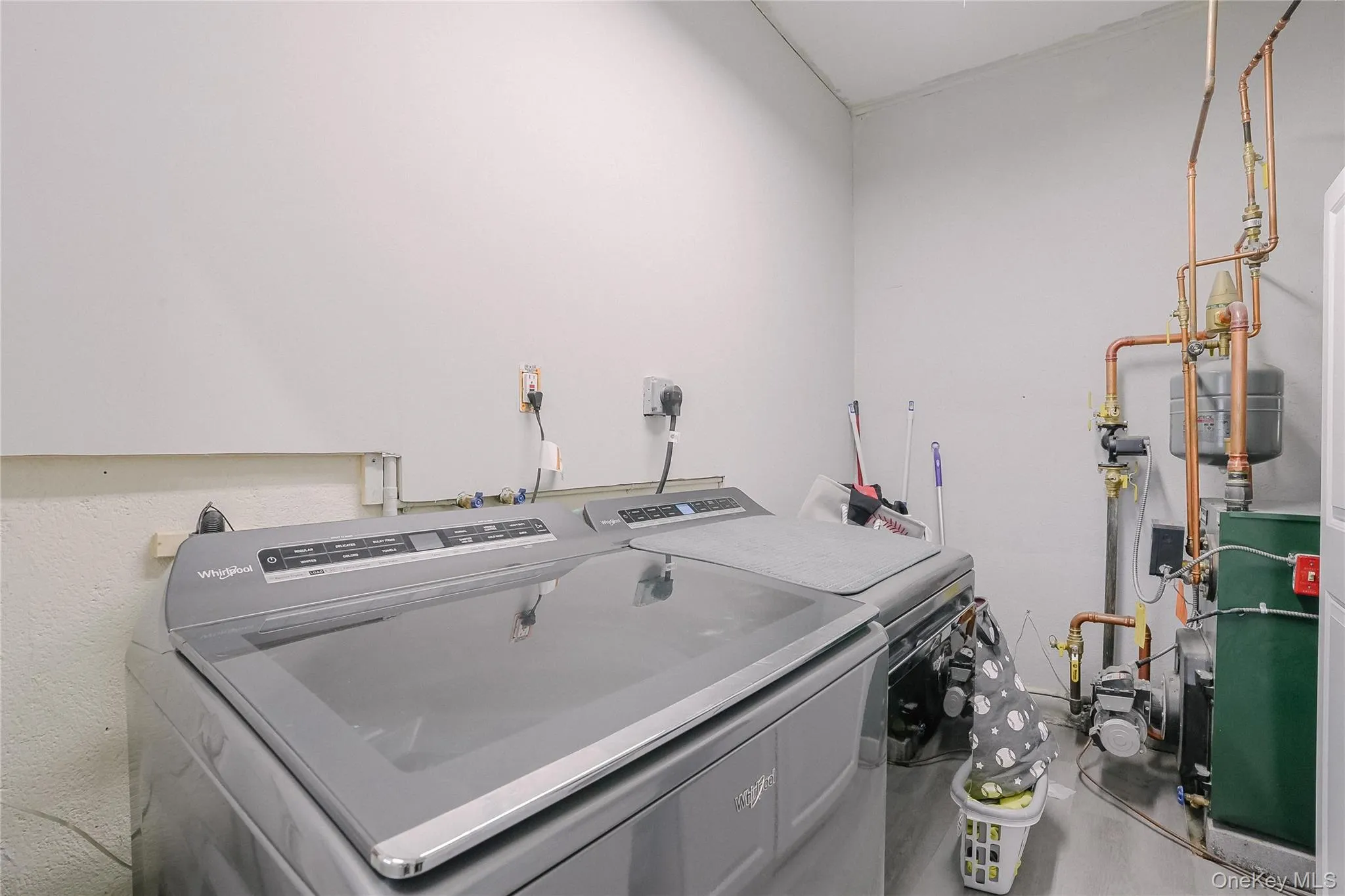 5 Mary Avenue, Ulster, NY, 3 Bedrooms Bedrooms, 6 Rooms Rooms,1 BathroomBathrooms,Residential,For Rent,Mary,0,978752 5 Mary Avenue, Ulster, NY, 3 Bedrooms Bedrooms, 6 Rooms Rooms,1 BathroomBathrooms,Residential,For Rent,Mary,0,978752
