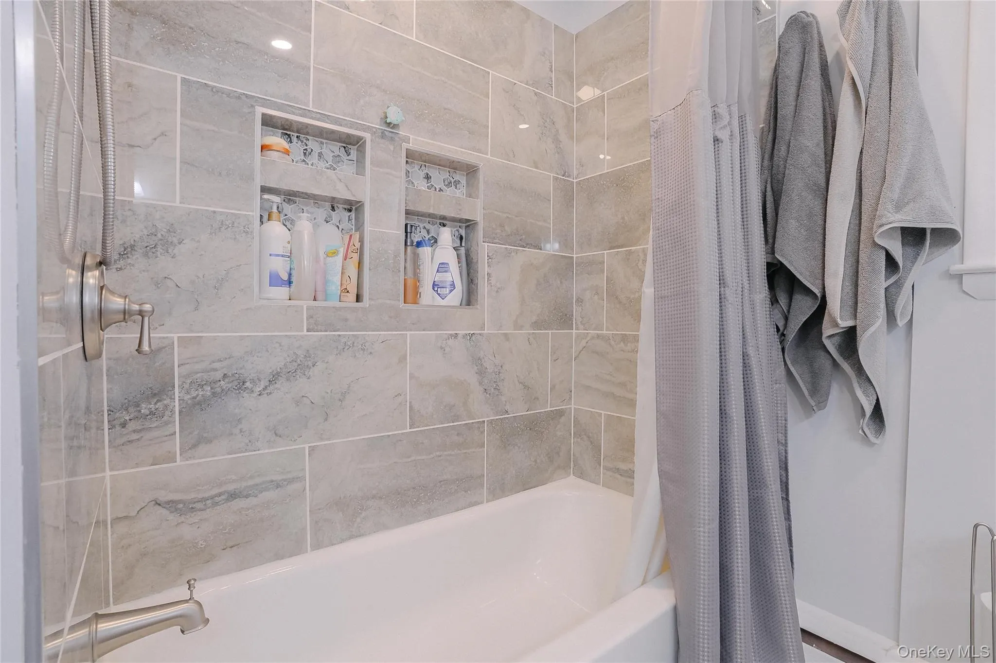 5 Mary Avenue, Ulster, NY, 3 Bedrooms Bedrooms, 6 Rooms Rooms,1 BathroomBathrooms,Residential,For Rent,Mary,0,978752 5 Mary Avenue, Ulster, NY, 3 Bedrooms Bedrooms, 6 Rooms Rooms,1 BathroomBathrooms,Residential,For Rent,Mary,0,978752
