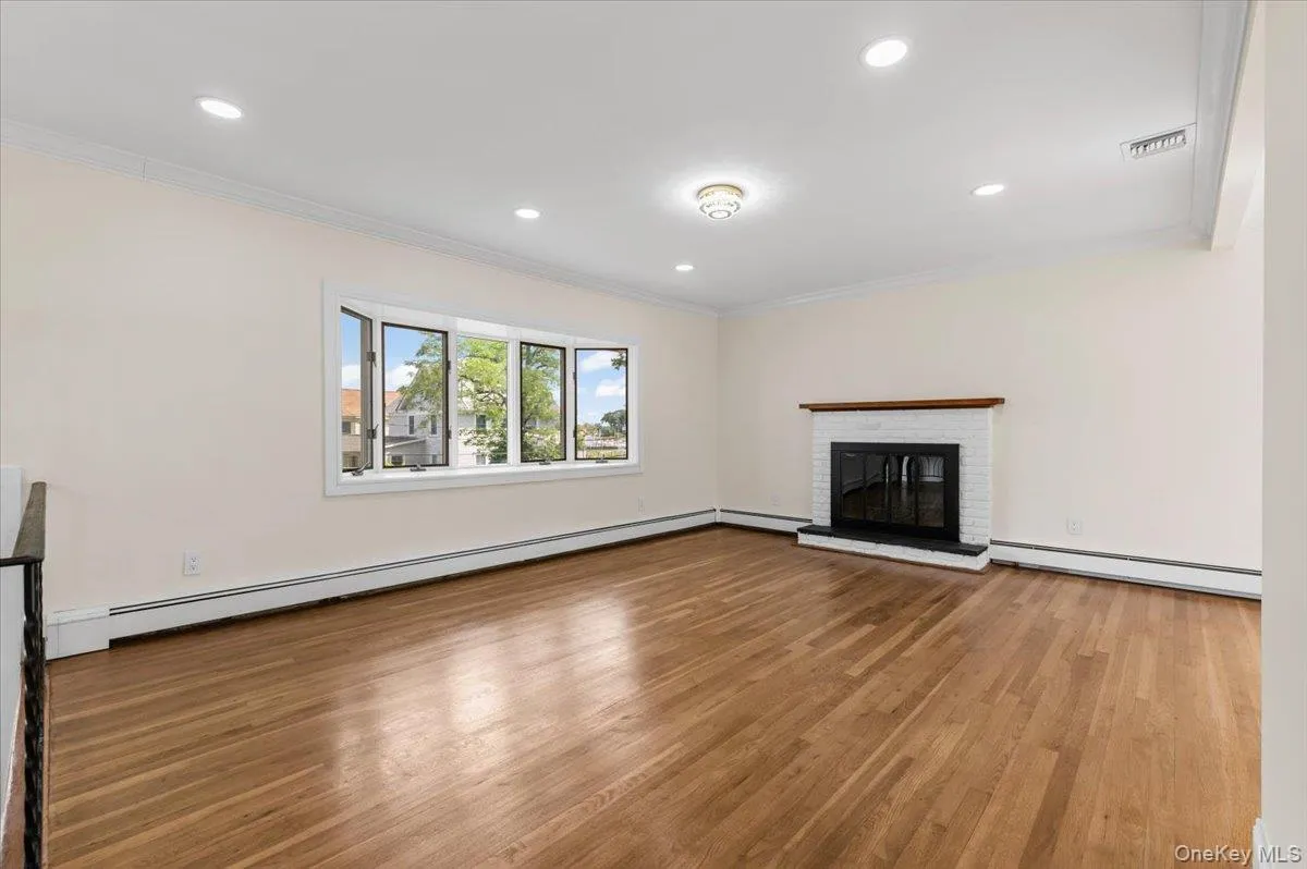 12 Deans Lane, Oyster Bay, NY, 4 Bedrooms Bedrooms, 8 Rooms Rooms,3 BathroomsBathrooms,Residential,For Rent,Deans,0,978767 12 Deans Lane, Oyster Bay, NY, 4 Bedrooms Bedrooms, 8 Rooms Rooms,3 BathroomsBathrooms,Residential,For Rent,Deans,0,978767