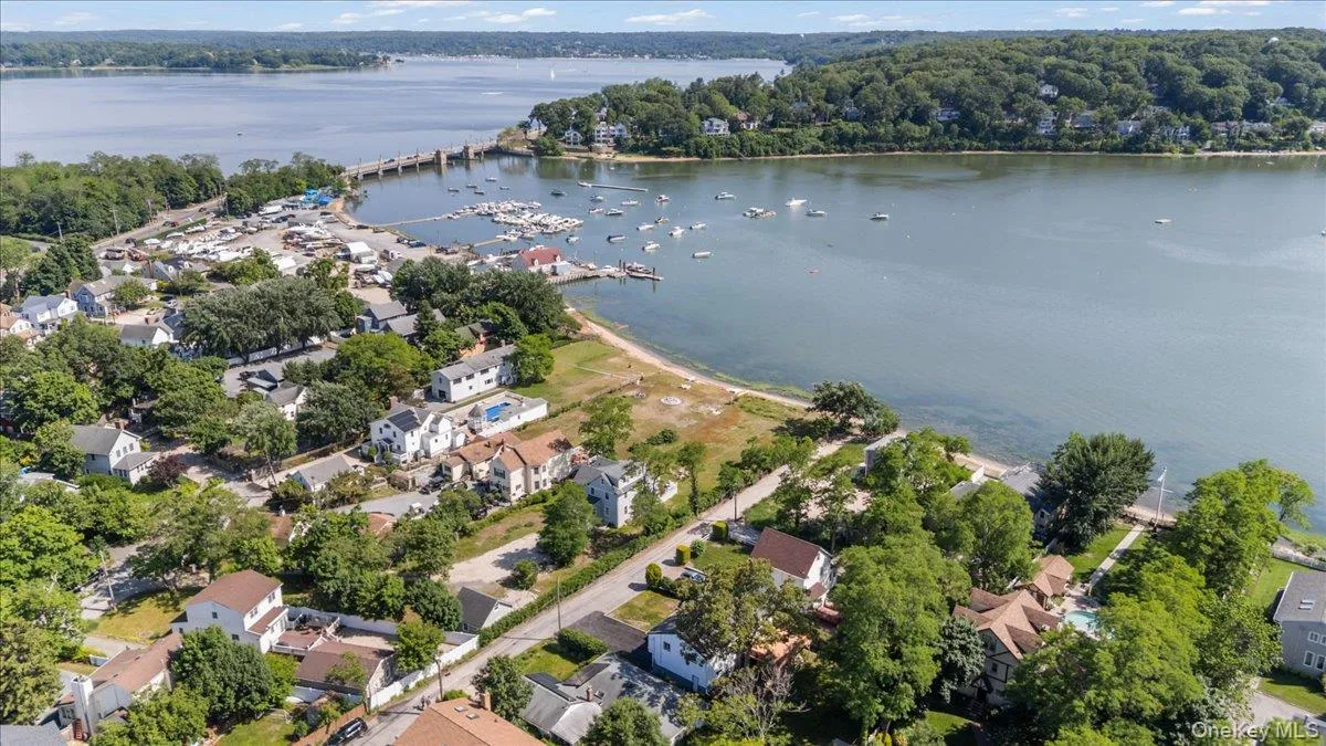 12 Deans Lane, Oyster Bay, NY, 4 Bedrooms Bedrooms, 8 Rooms Rooms,3 BathroomsBathrooms,Residential,For Rent,Deans,0,978767 12 Deans Lane, Oyster Bay, NY, 4 Bedrooms Bedrooms, 8 Rooms Rooms,3 BathroomsBathrooms,Residential,For Rent,Deans,0,978767