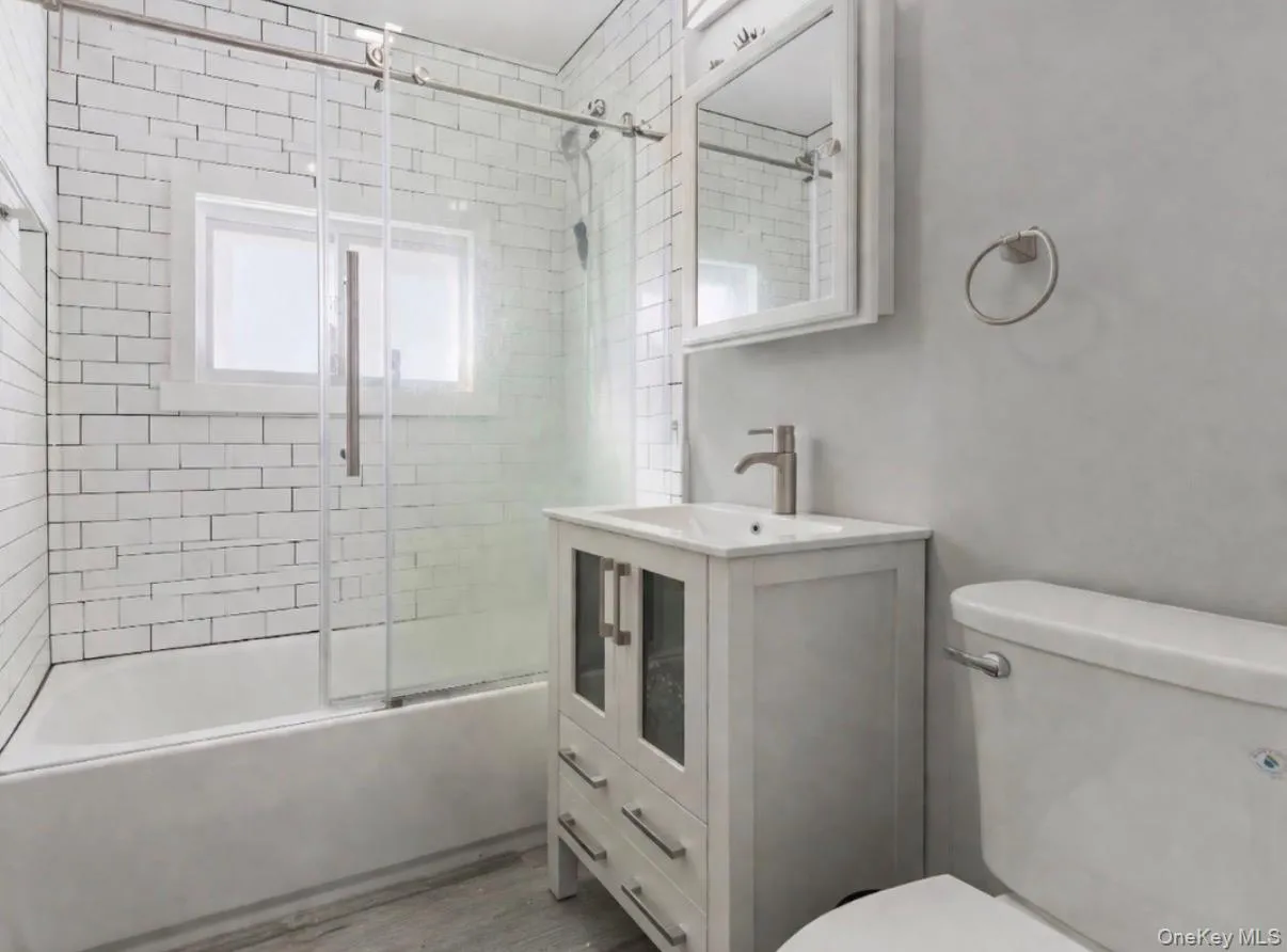 61 Neptune, Long Beach, NY, 1 Bedroom Bedrooms, 3 Rooms Rooms,1 BathroomBathrooms,Residential Lease,For Rent,Neptune,0,978775 61 Neptune, Long Beach, NY, 1 Bedroom Bedrooms, 3 Rooms Rooms,1 BathroomBathrooms,Residential Lease,For Rent,Neptune,0,978775