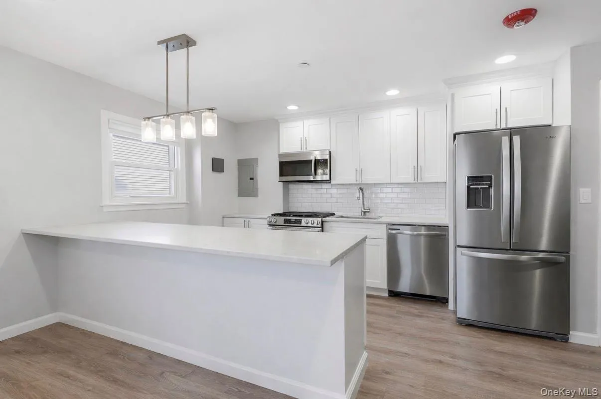 61 Neptune, Long Beach, NY, 1 Bedroom Bedrooms, 3 Rooms Rooms,1 BathroomBathrooms,Residential Lease,For Rent,Neptune,0,978775 61 Neptune, Long Beach, NY, 1 Bedroom Bedrooms, 3 Rooms Rooms,1 BathroomBathrooms,Residential Lease,For Rent,Neptune,0,978775