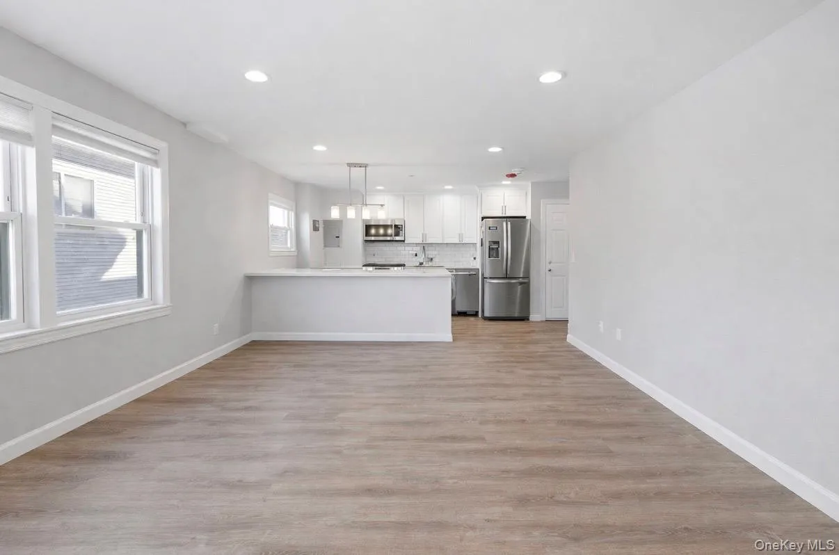 61 Neptune, Long Beach, NY, 1 Bedroom Bedrooms, 3 Rooms Rooms,1 BathroomBathrooms,Residential Lease,For Rent,Neptune,0,978775 61 Neptune, Long Beach, NY, 1 Bedroom Bedrooms, 3 Rooms Rooms,1 BathroomBathrooms,Residential Lease,For Rent,Neptune,0,978775