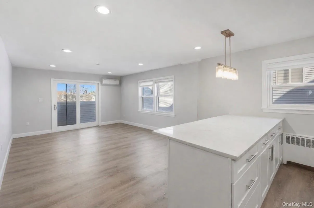61 Neptune, Long Beach, NY, 1 Bedroom Bedrooms, 3 Rooms Rooms,1 BathroomBathrooms,Residential Lease,For Rent,Neptune,0,978775 61 Neptune, Long Beach, NY, 1 Bedroom Bedrooms, 3 Rooms Rooms,1 BathroomBathrooms,Residential Lease,For Rent,Neptune,0,978775