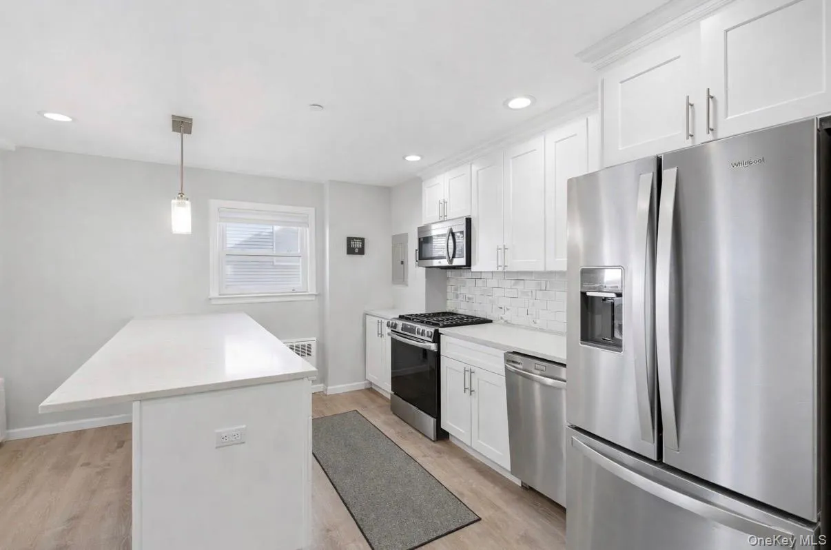 61 Neptune, Long Beach, NY, 1 Bedroom Bedrooms, 3 Rooms Rooms,1 BathroomBathrooms,Residential Lease,For Rent,Neptune,0,978775 61 Neptune, Long Beach, NY, 1 Bedroom Bedrooms, 3 Rooms Rooms,1 BathroomBathrooms,Residential Lease,For Rent,Neptune,0,978775