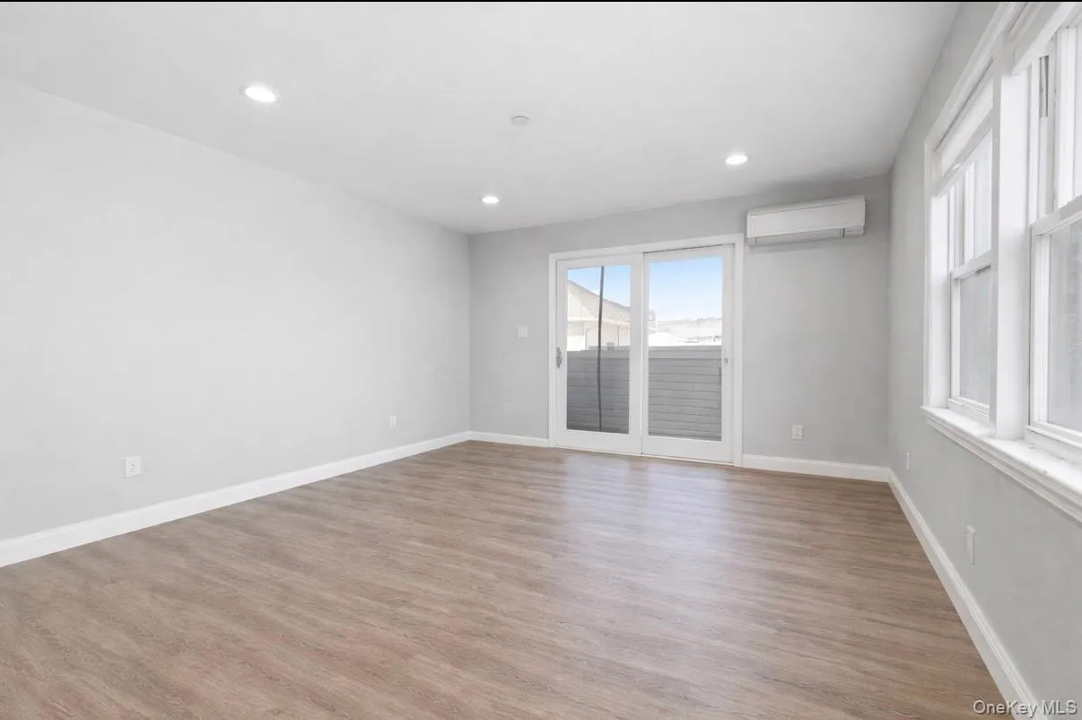 61 Neptune, Long Beach, NY, 1 Bedroom Bedrooms, 3 Rooms Rooms,1 BathroomBathrooms,Residential Lease,For Rent,Neptune,0,978775 61 Neptune, Long Beach, NY, 1 Bedroom Bedrooms, 3 Rooms Rooms,1 BathroomBathrooms,Residential Lease,For Rent,Neptune,0,978775