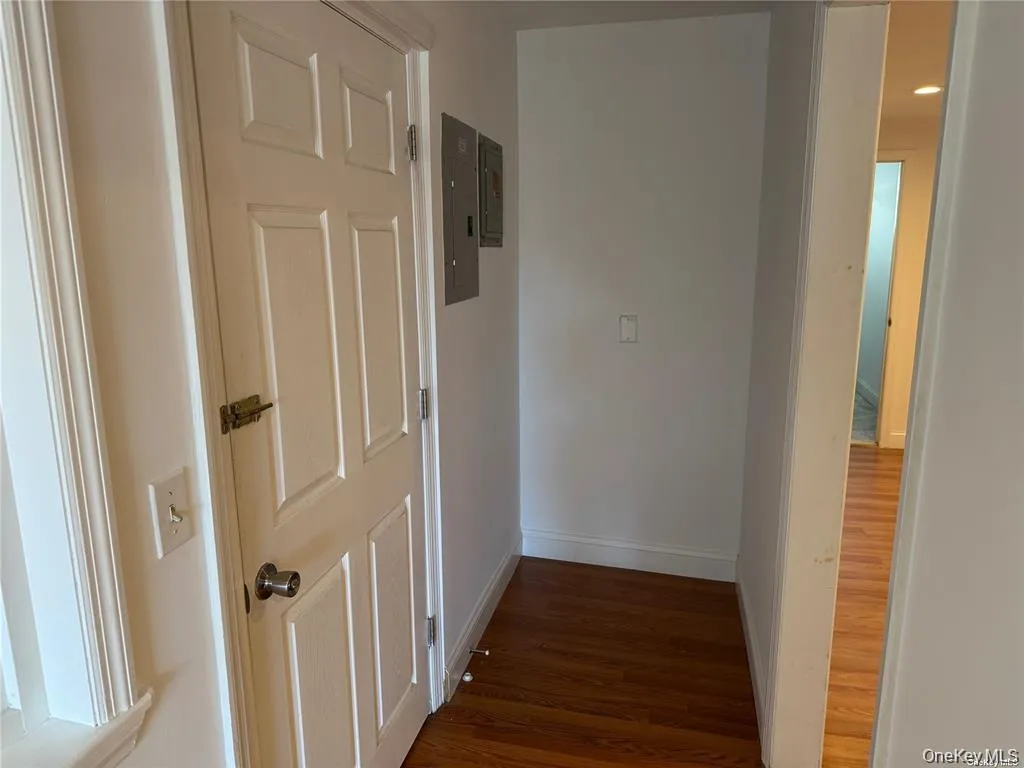 109 E Main Street, Smithtown, NY, 1 Bedroom Bedrooms, 4 Rooms Rooms,1 BathroomBathrooms,Residential Lease,For Rent,E Main,0,978785 109 E Main Street, Smithtown, NY, 1 Bedroom Bedrooms, 4 Rooms Rooms,1 BathroomBathrooms,Residential Lease,For Rent,E Main,0,978785