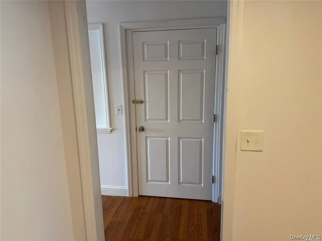 109 E Main Street, Smithtown, NY, 1 Bedroom Bedrooms, 4 Rooms Rooms,1 BathroomBathrooms,Residential Lease,For Rent,E Main,0,978785 109 E Main Street, Smithtown, NY, 1 Bedroom Bedrooms, 4 Rooms Rooms,1 BathroomBathrooms,Residential Lease,For Rent,E Main,0,978785