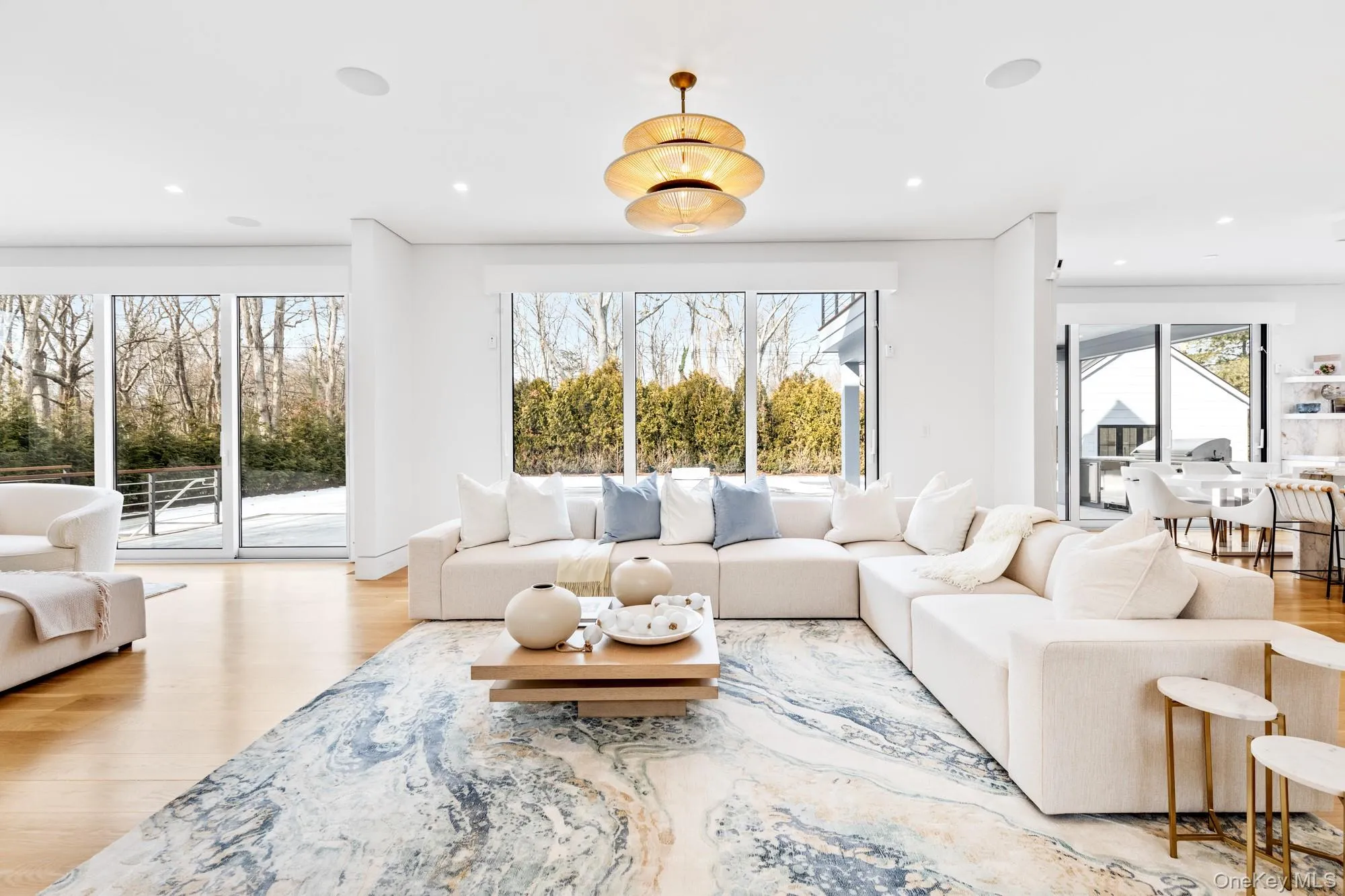 8 Ashwood Court, Southampton, New York 11968
