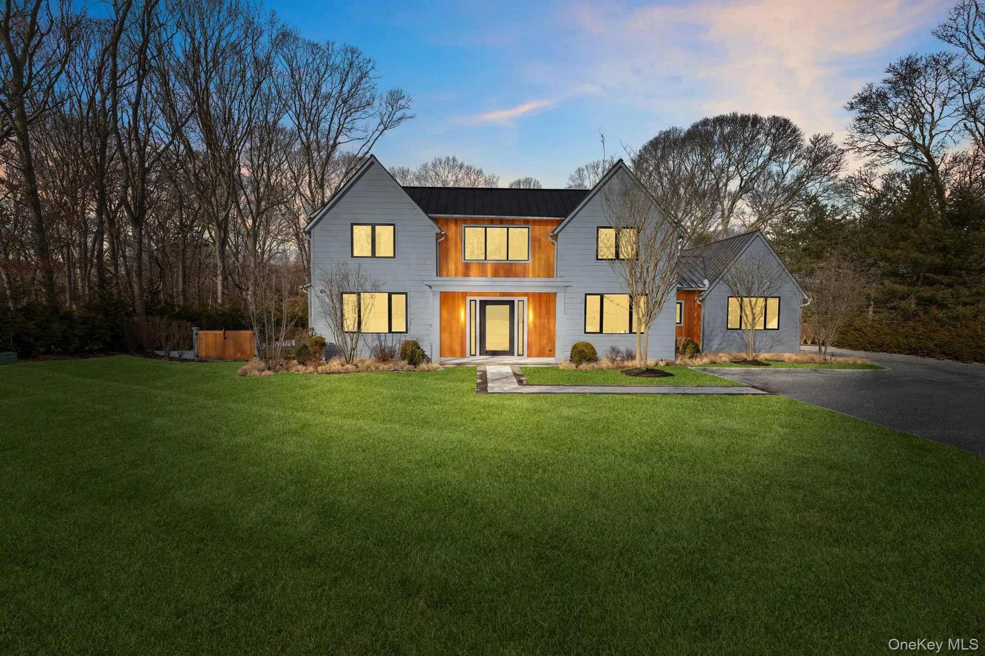 8 Ashwood Court, Southampton, New York 11968