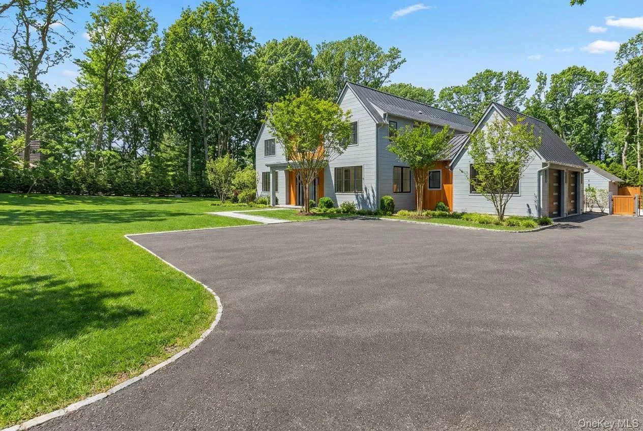 8 Ashwood Court, Southampton, New York 11968