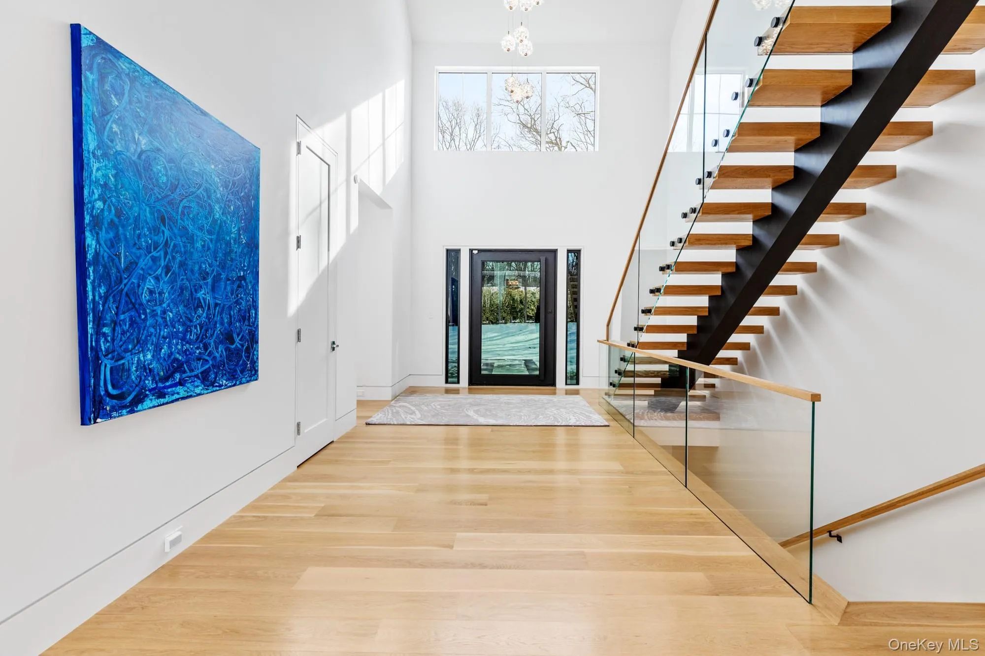 8 Ashwood Court, Southampton, New York 11968