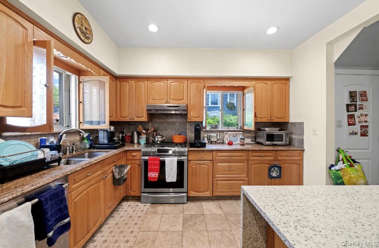 16015 13th Avenue, New York, NY, 4 Bedrooms Bedrooms, 9 Rooms Rooms,2 BathroomsBathrooms,Residential,For Rent,13th,0,978843 16015 13th Avenue, New York, NY, 4 Bedrooms Bedrooms, 9 Rooms Rooms,2 BathroomsBathrooms,Residential,For Rent,13th,0,978843