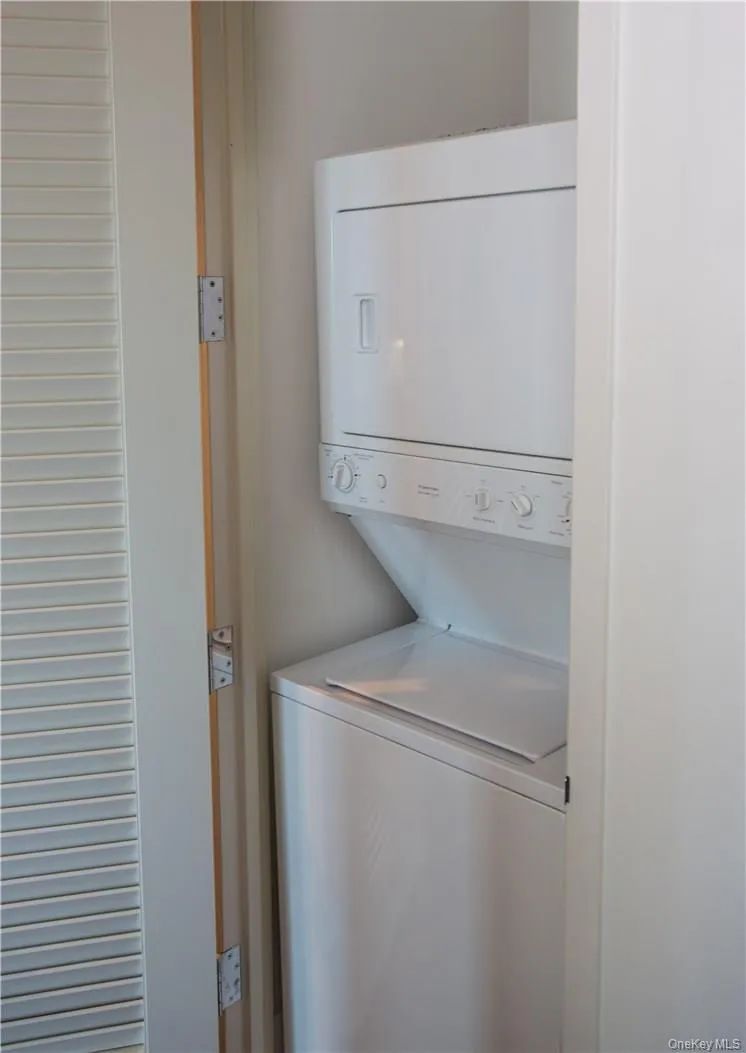 Private laundry in unit! Private laundry in unit!