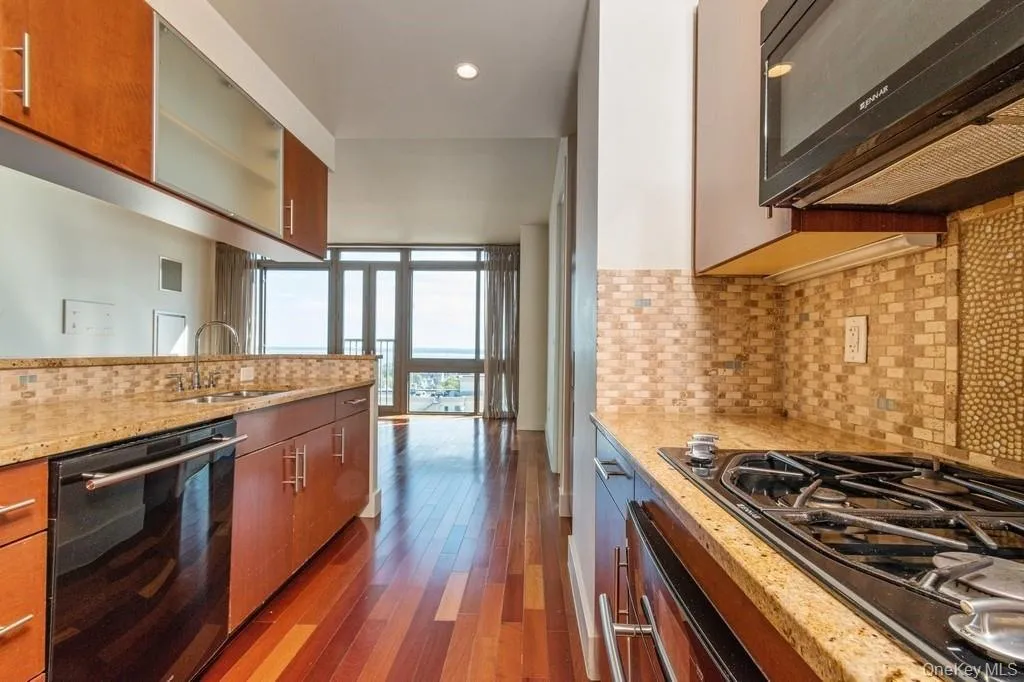 Open kitchen counters. Open kitchen counters.