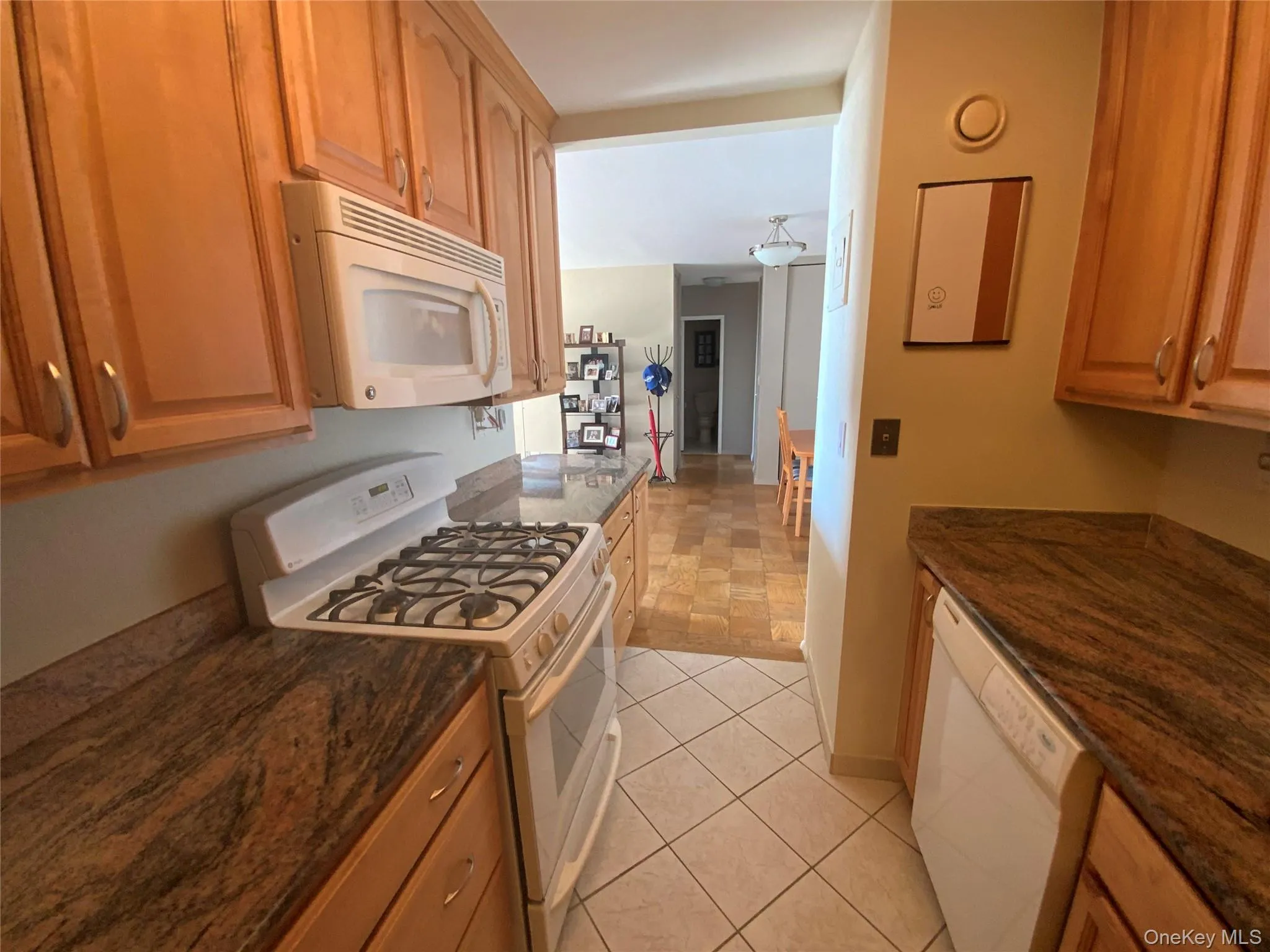 26910 Grand Central Parkway, New York, NY, 1 Bedroom Bedrooms, 5 Rooms Rooms,1 BathroomBathrooms,Residential Lease,For Rent,Grand Central,0,978863 26910 Grand Central Parkway, New York, NY, 1 Bedroom Bedrooms, 5 Rooms Rooms,1 BathroomBathrooms,Residential Lease,For Rent,Grand Central,0,978863