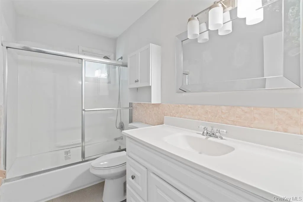 49 Georgia Street, Huntington, NY, 3 Bedrooms Bedrooms, 6 Rooms Rooms,1 BathroomBathrooms,Residential Lease,For Rent,Georgia,0,978882 49 Georgia Street, Huntington, NY, 3 Bedrooms Bedrooms, 6 Rooms Rooms,1 BathroomBathrooms,Residential Lease,For Rent,Georgia,0,978882