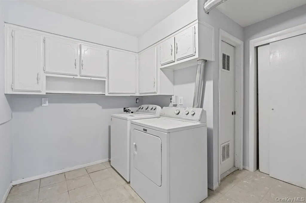 49 Georgia Street, Huntington, NY, 3 Bedrooms Bedrooms, 8 Rooms Rooms,2 BathroomsBathrooms,Residential Lease,For Rent,Georgia,0,978906 49 Georgia Street, Huntington, NY, 3 Bedrooms Bedrooms, 8 Rooms Rooms,2 BathroomsBathrooms,Residential Lease,For Rent,Georgia,0,978906