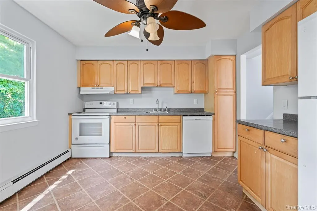 49 Georgia Street, Huntington, NY, 3 Bedrooms Bedrooms, 8 Rooms Rooms,2 BathroomsBathrooms,Residential Lease,For Rent,Georgia,0,978906 49 Georgia Street, Huntington, NY, 3 Bedrooms Bedrooms, 8 Rooms Rooms,2 BathroomsBathrooms,Residential Lease,For Rent,Georgia,0,978906