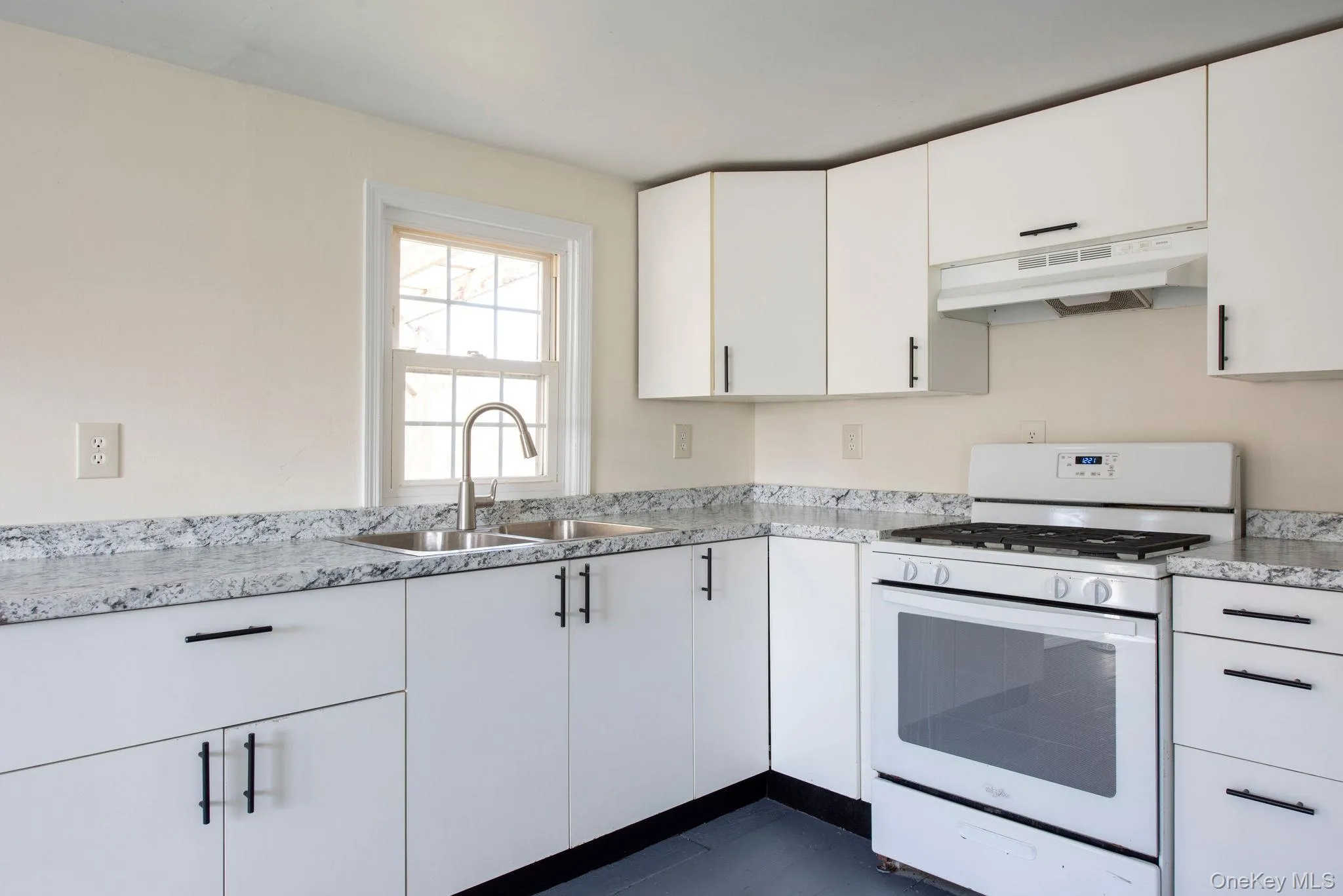 84 Montgomery Street, Red Hook, NY, 3 Bedrooms Bedrooms, 6 Rooms Rooms,1 BathroomBathrooms,Residential,For Rent,Montgomery,0,978946 84 Montgomery Street, Red Hook, NY, 3 Bedrooms Bedrooms, 6 Rooms Rooms,1 BathroomBathrooms,Residential,For Rent,Montgomery,0,978946