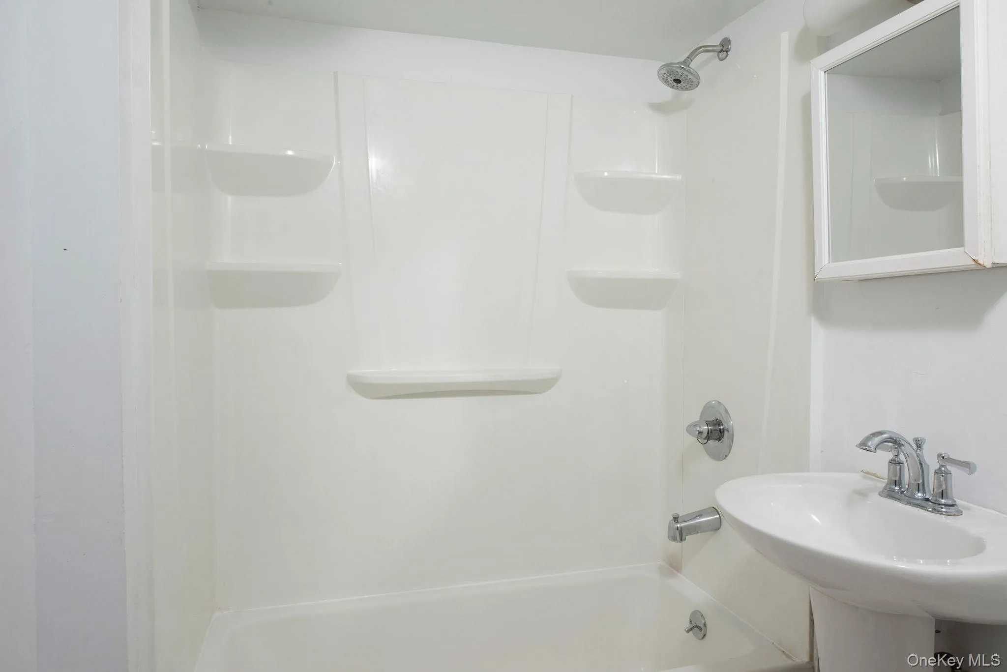 84 Montgomery Street, Red Hook, NY, 3 Bedrooms Bedrooms, 6 Rooms Rooms,1 BathroomBathrooms,Residential,For Rent,Montgomery,0,978946 84 Montgomery Street, Red Hook, NY, 3 Bedrooms Bedrooms, 6 Rooms Rooms,1 BathroomBathrooms,Residential,For Rent,Montgomery,0,978946