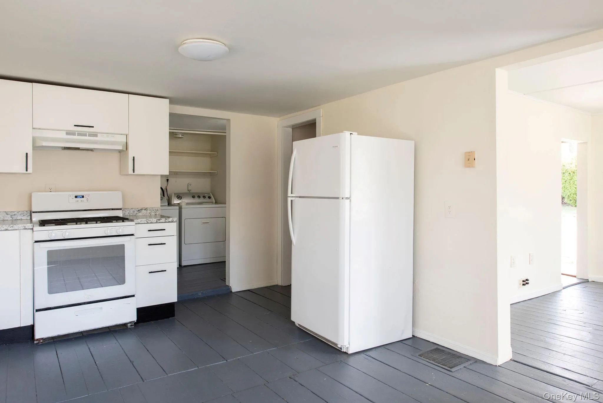 84 Montgomery Street, Red Hook, NY, 3 Bedrooms Bedrooms, 6 Rooms Rooms,1 BathroomBathrooms,Residential,For Rent,Montgomery,0,978946 84 Montgomery Street, Red Hook, NY, 3 Bedrooms Bedrooms, 6 Rooms Rooms,1 BathroomBathrooms,Residential,For Rent,Montgomery,0,978946