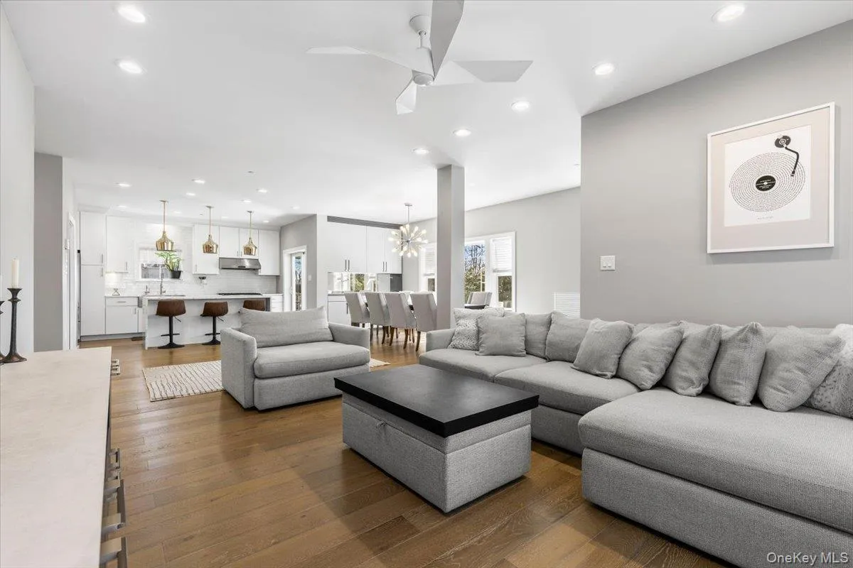 73 Maple Avenue, New Rochelle, NY, 4 Bedrooms Bedrooms, 7 Rooms Rooms,3 BathroomsBathrooms,Residential Lease,For Rent,Maple,0,978952 73 Maple Avenue, New Rochelle, NY, 4 Bedrooms Bedrooms, 7 Rooms Rooms,3 BathroomsBathrooms,Residential Lease,For Rent,Maple,0,978952