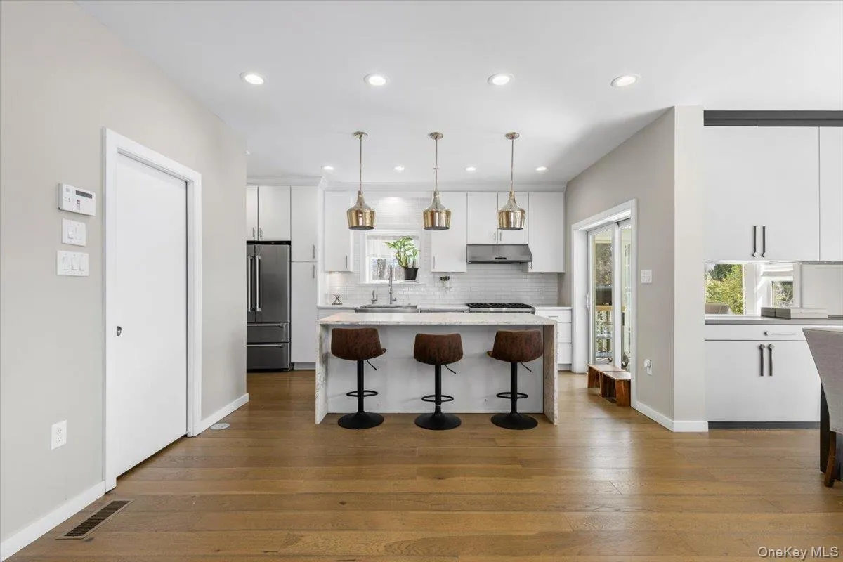 73 Maple Avenue, New Rochelle, NY, 4 Bedrooms Bedrooms, 7 Rooms Rooms,3 BathroomsBathrooms,Residential Lease,For Rent,Maple,0,978952 73 Maple Avenue, New Rochelle, NY, 4 Bedrooms Bedrooms, 7 Rooms Rooms,3 BathroomsBathrooms,Residential Lease,For Rent,Maple,0,978952